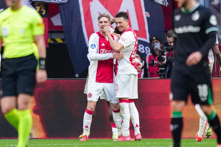 Ajax juicht