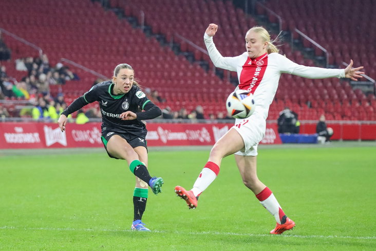 Zera Hulswit (Feyenoord) en Bo van Egmond (Ajax)