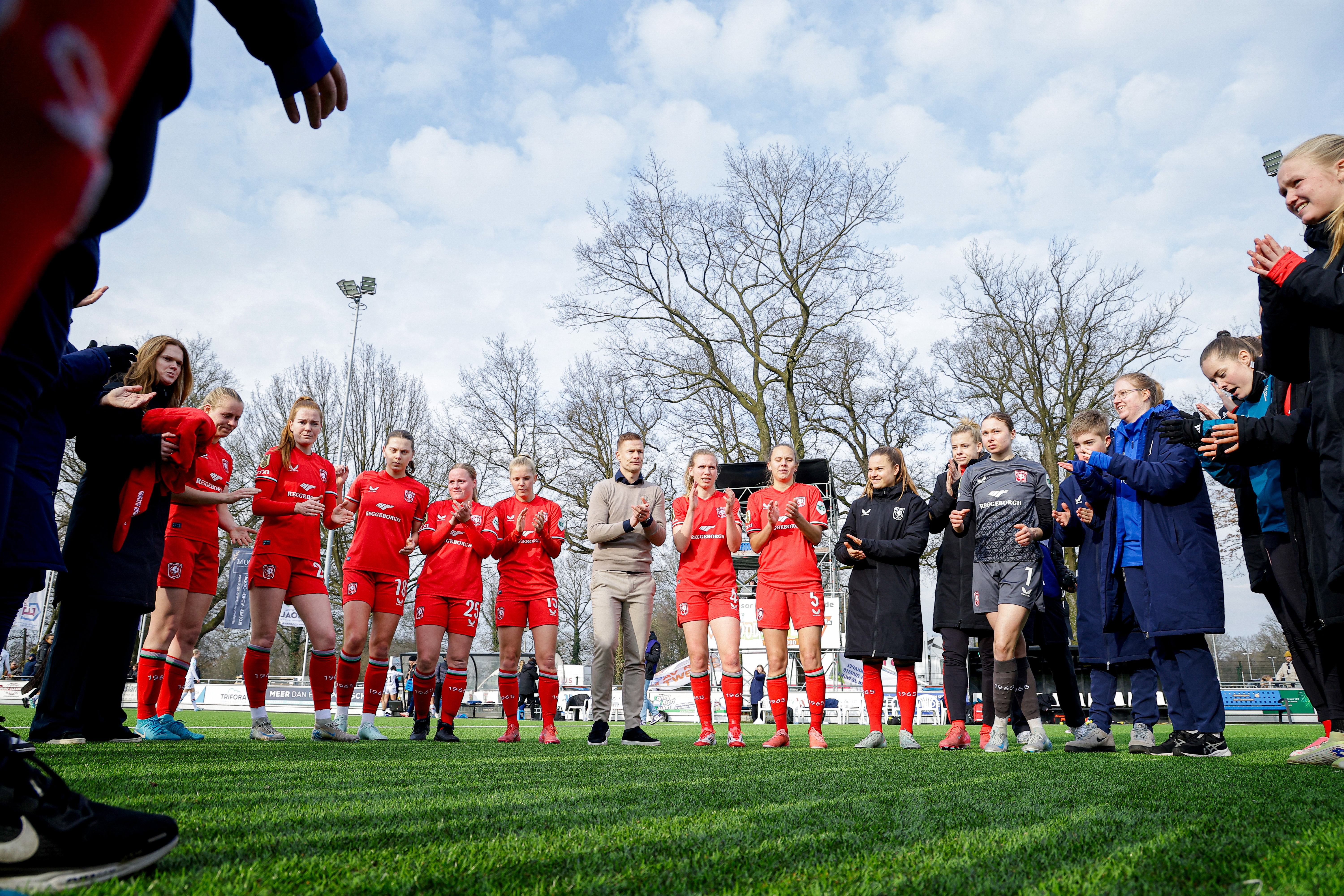 De speelsters en staf van FC Twente