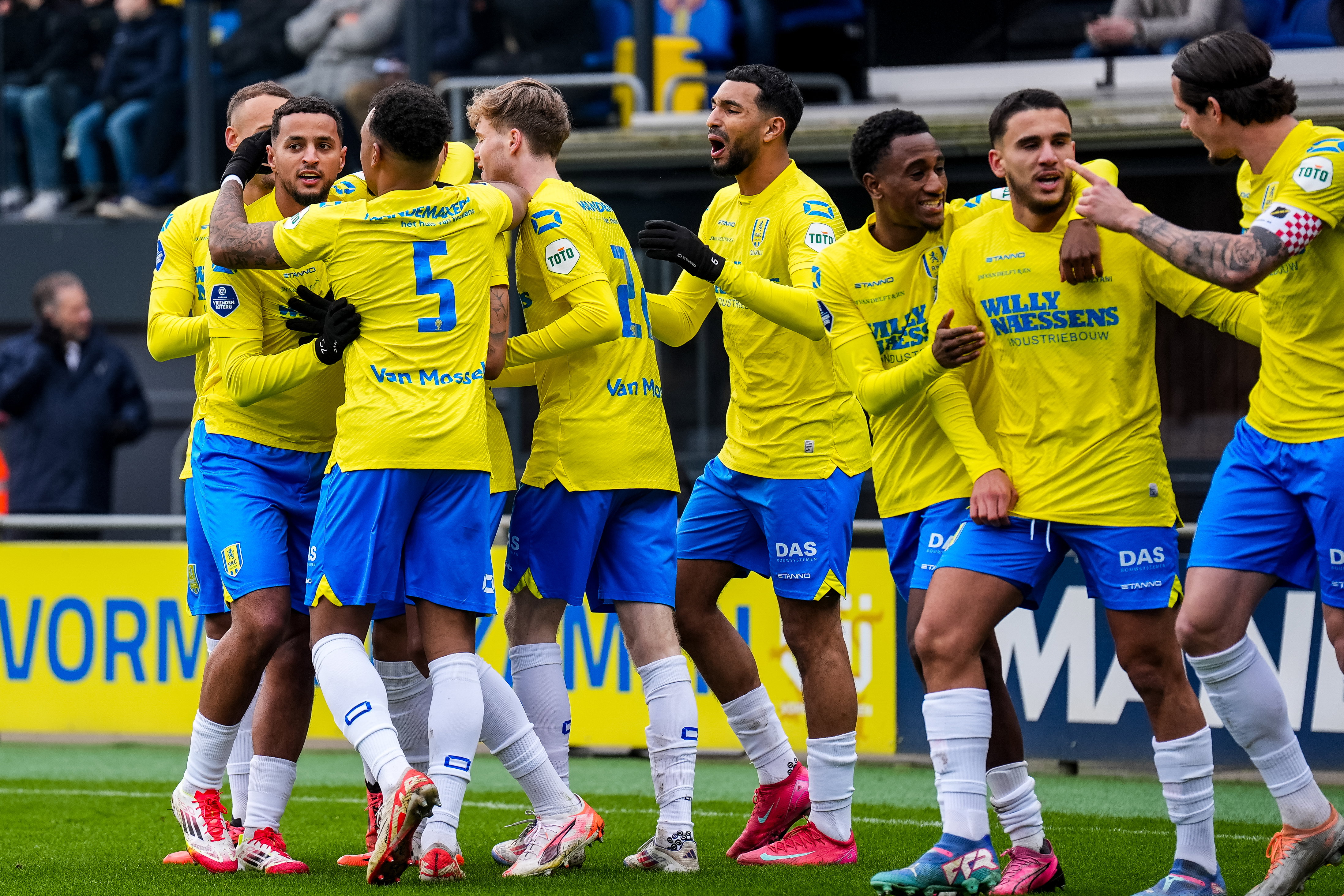 RKC Waalwijk viert treffer