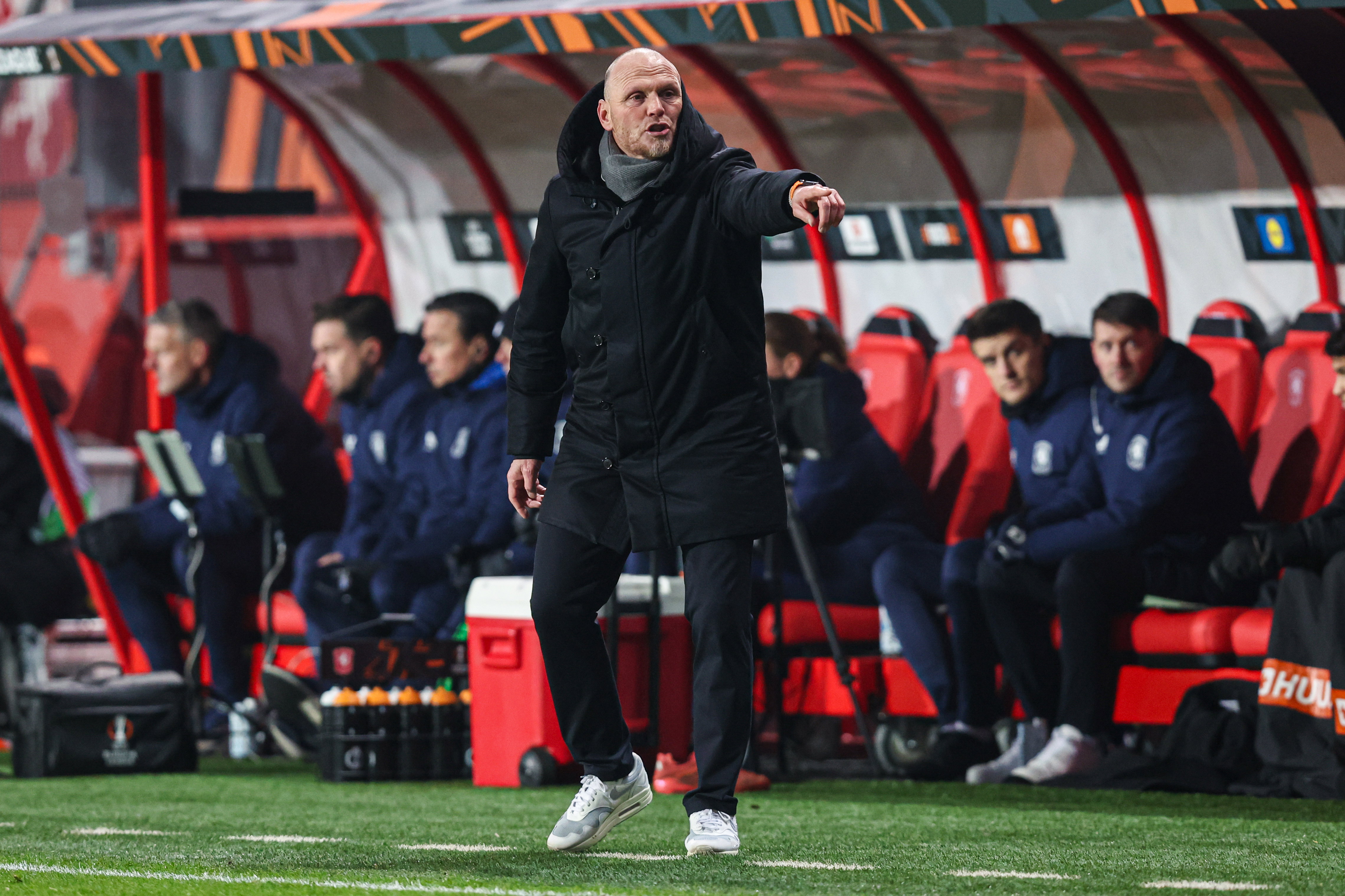Joseph Oosting langs de lijn bij FC Twente