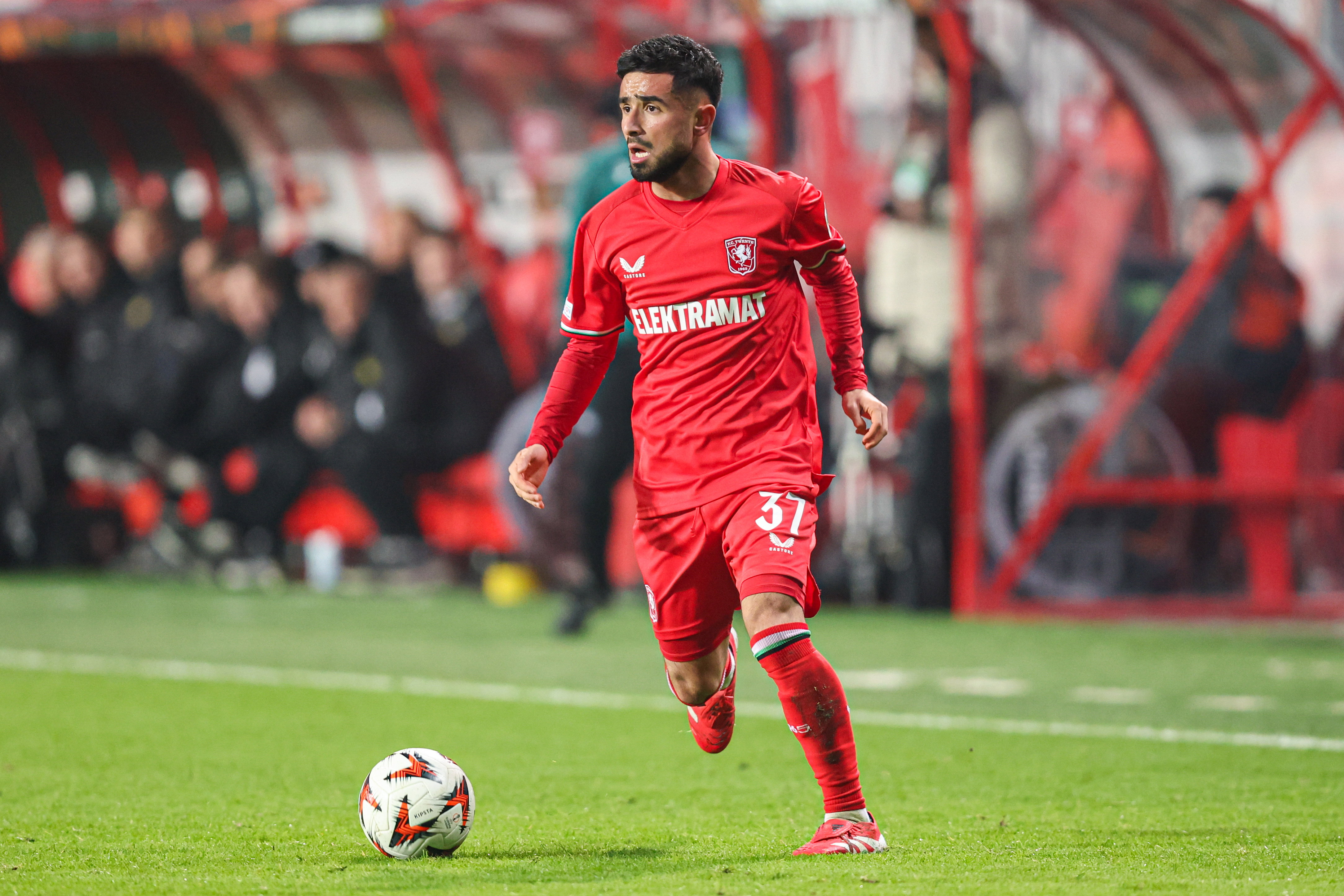 Naci Ünüvar aan de bal