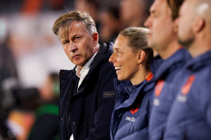 Andries Jonker naast zijn stafleden, Janneke Bijl, Arvid Smid en Erskine Schoenmakers