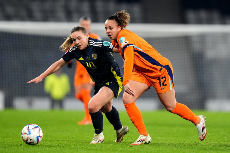 Chasity Grant in actie tegen Schotland