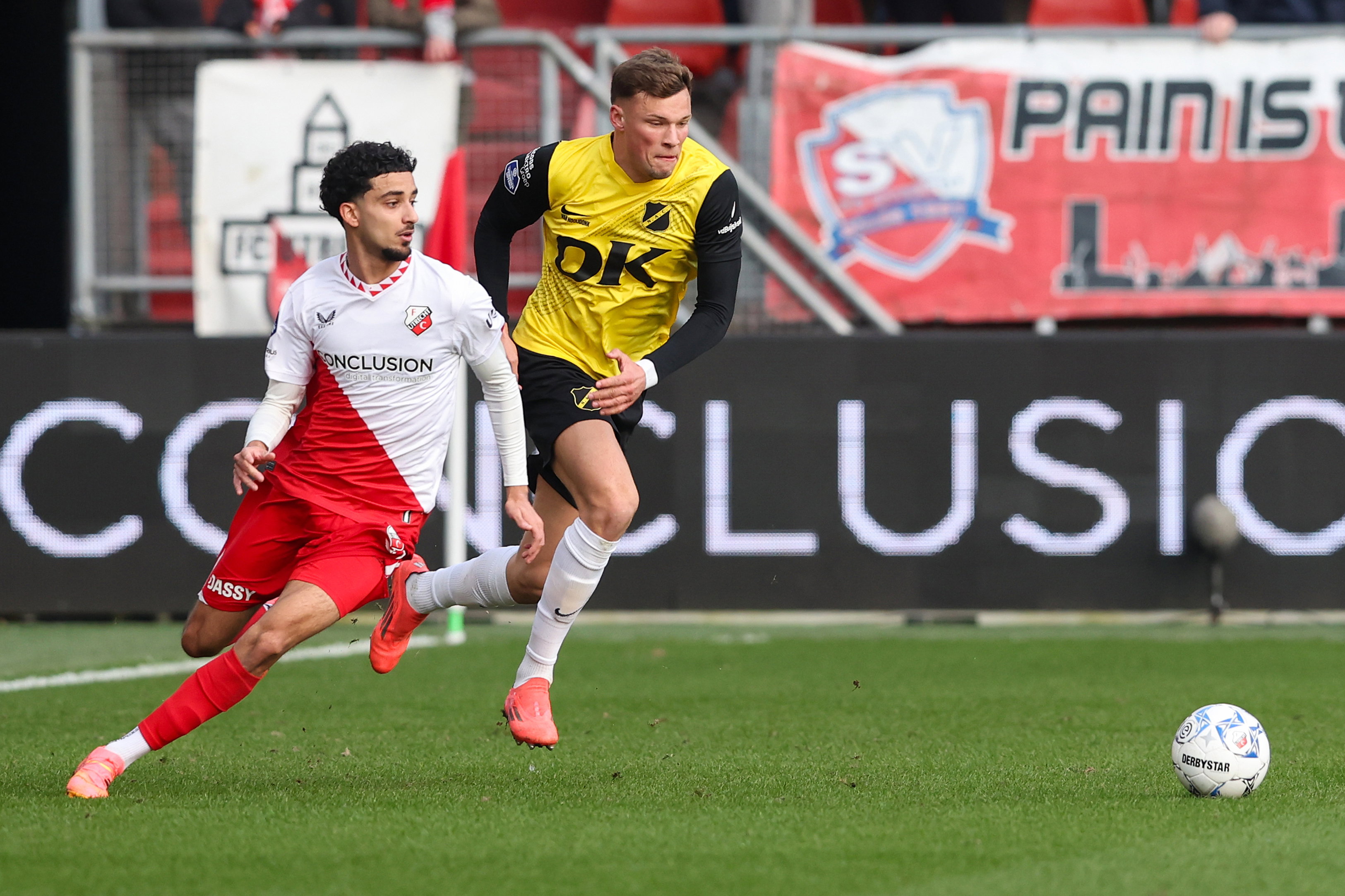 Zidane Iqbal in duel met NAC Breda