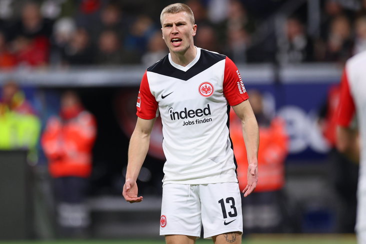 Rasmus Kristensen in het shirt van Eintracht Frankfurt