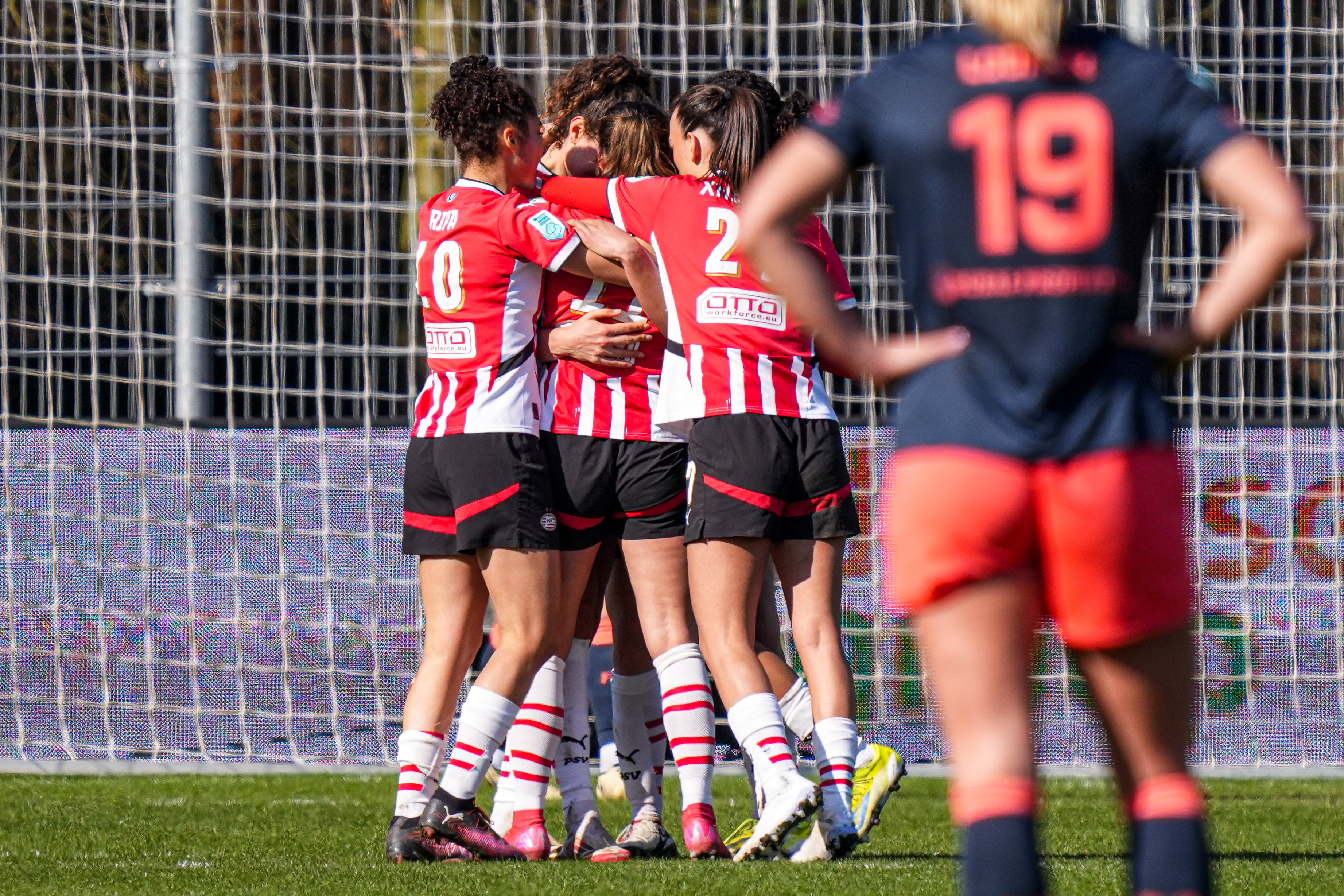 PSV juicht na een goal tegen FC Utrecht