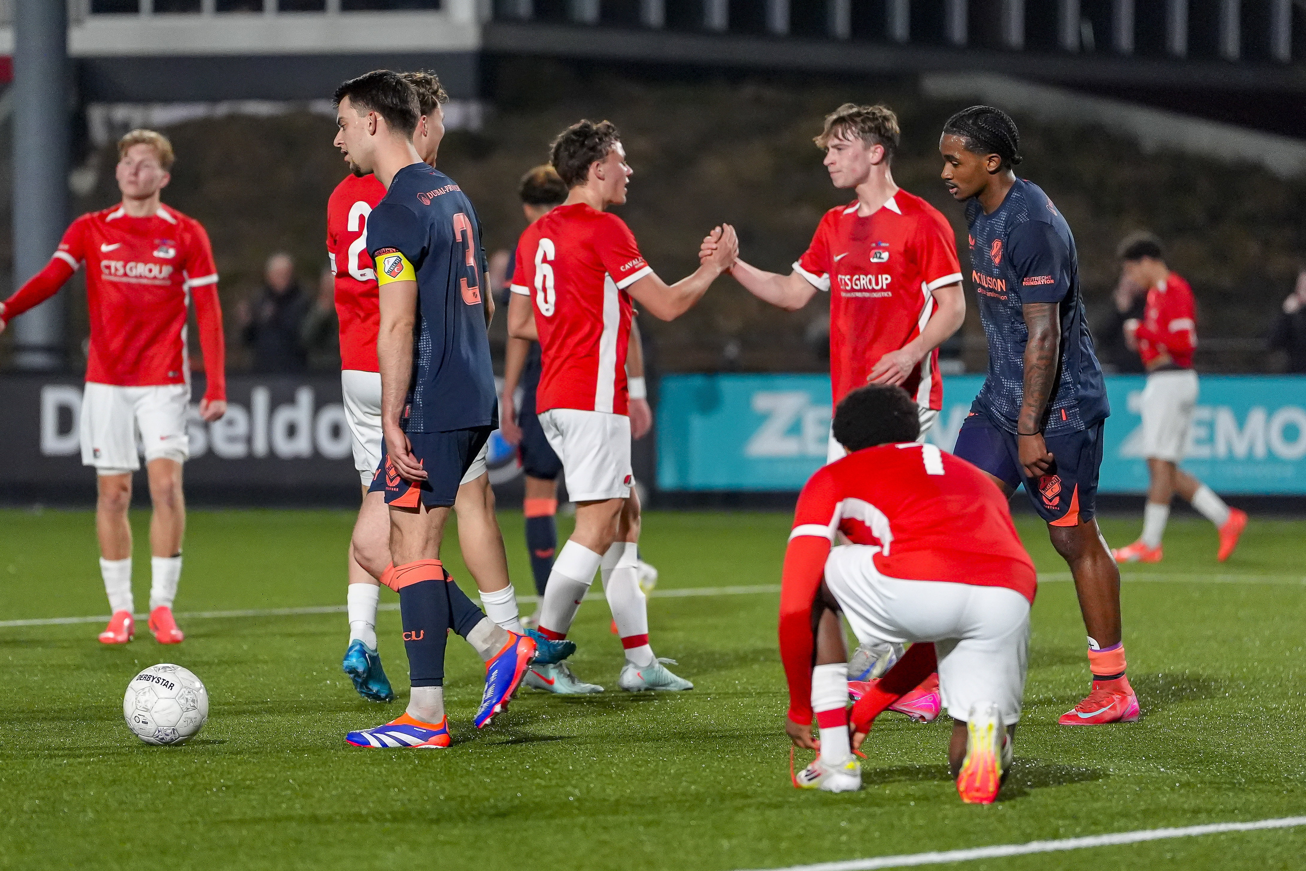 Jong FC Utrecht baalt na een goal van Jong AZ