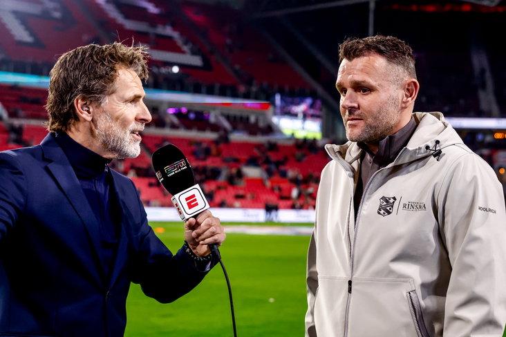 Toine van Peperstraten in gesprek met Henk Brugge