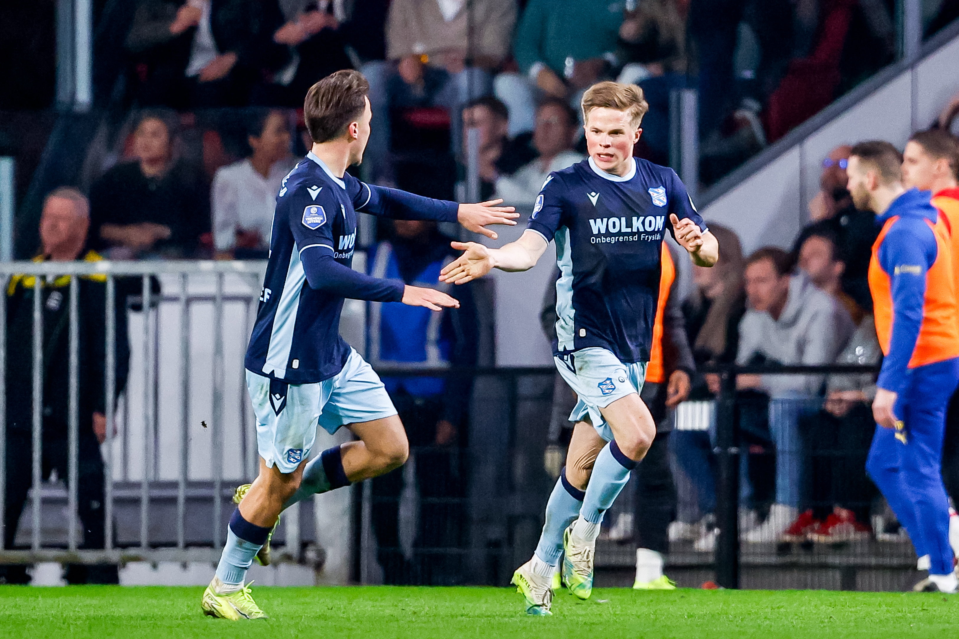 Levi Smans viert zijn doelpunt tegen PSV