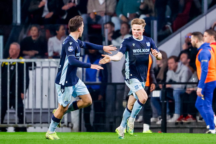Levi Smans viert zijn doelpunt tegen PSV