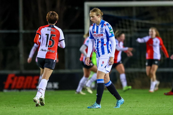 Evi Maatman (SC Heerenveen) baalt na een goal van Feyenoord