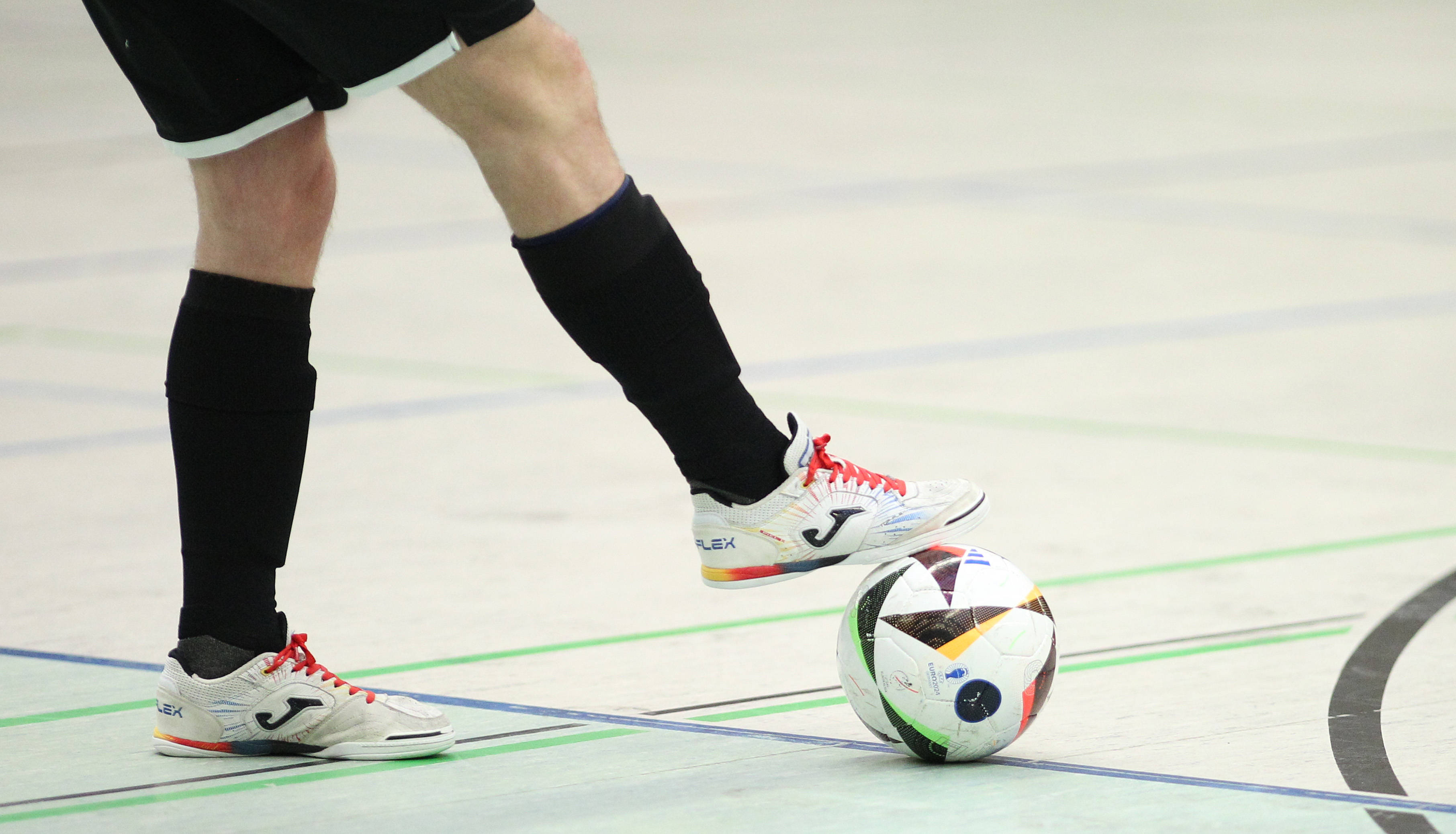 Een bal in het futsal