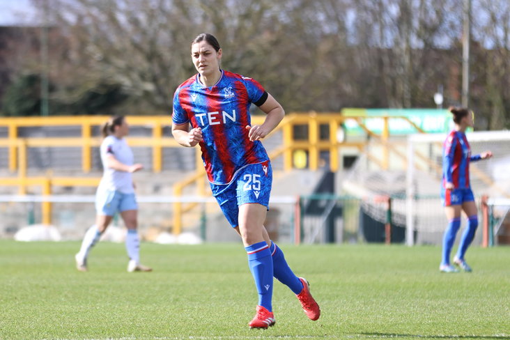 Aniek Nouwen in actie namens Crystal Palace