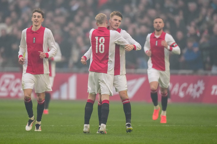 Ajax viert de goal van Anton Gaaei