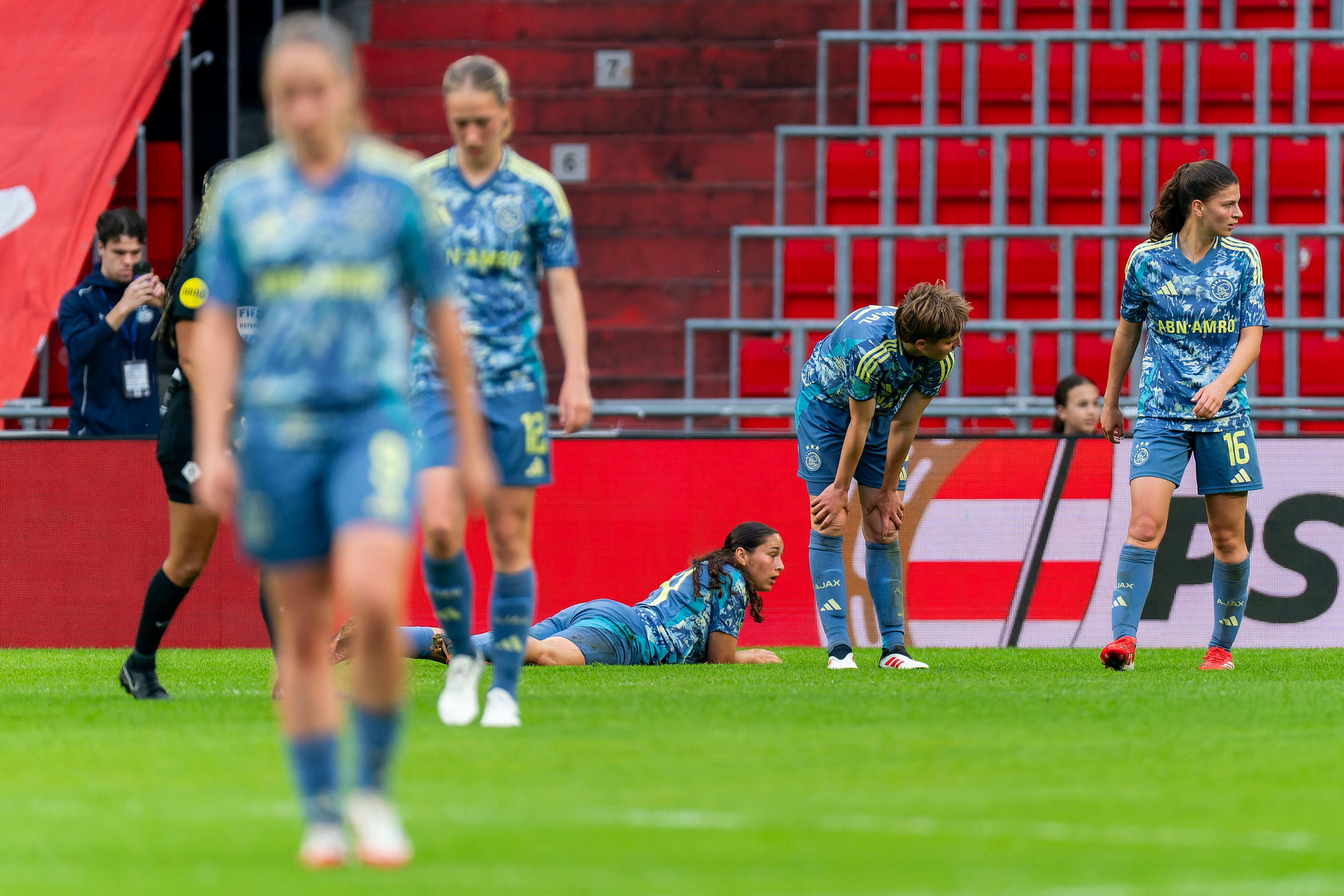 De speelsters van Ajax balen