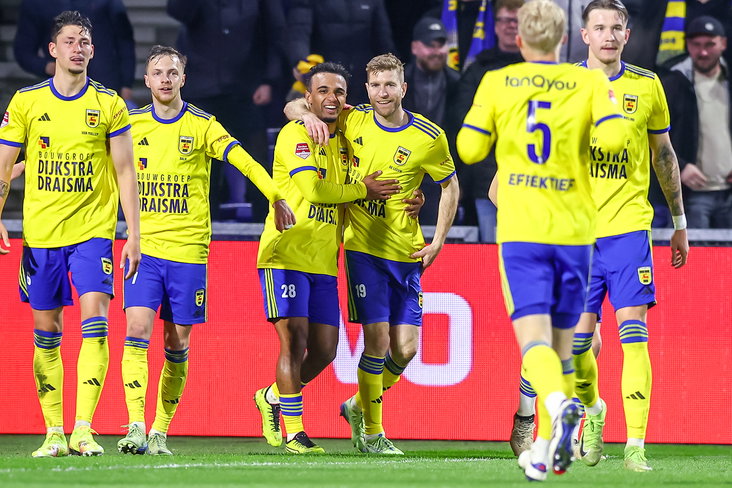 Michael de Leeuw viert doelpunt