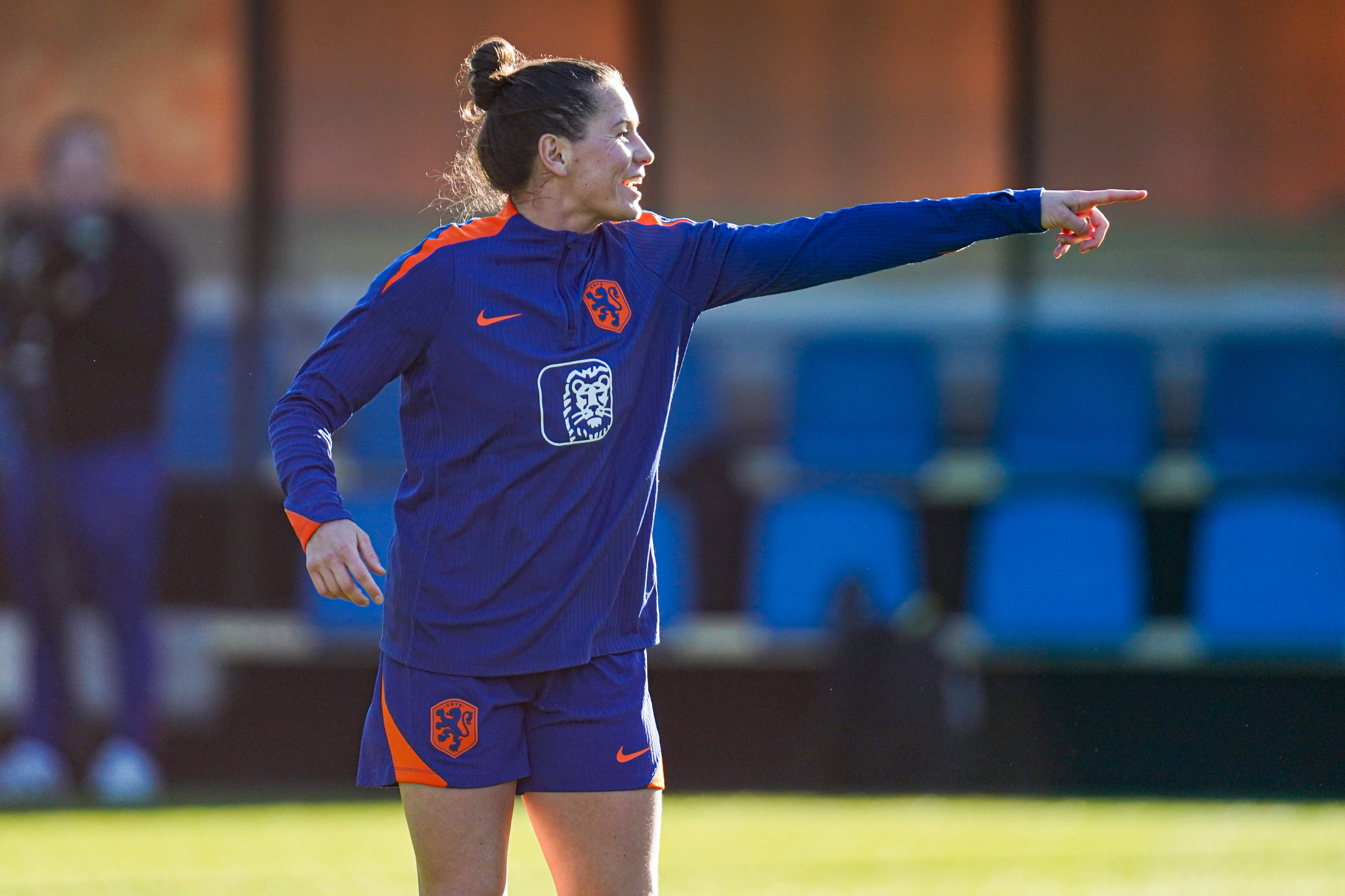 Merel van Dongen op de training van Oranje