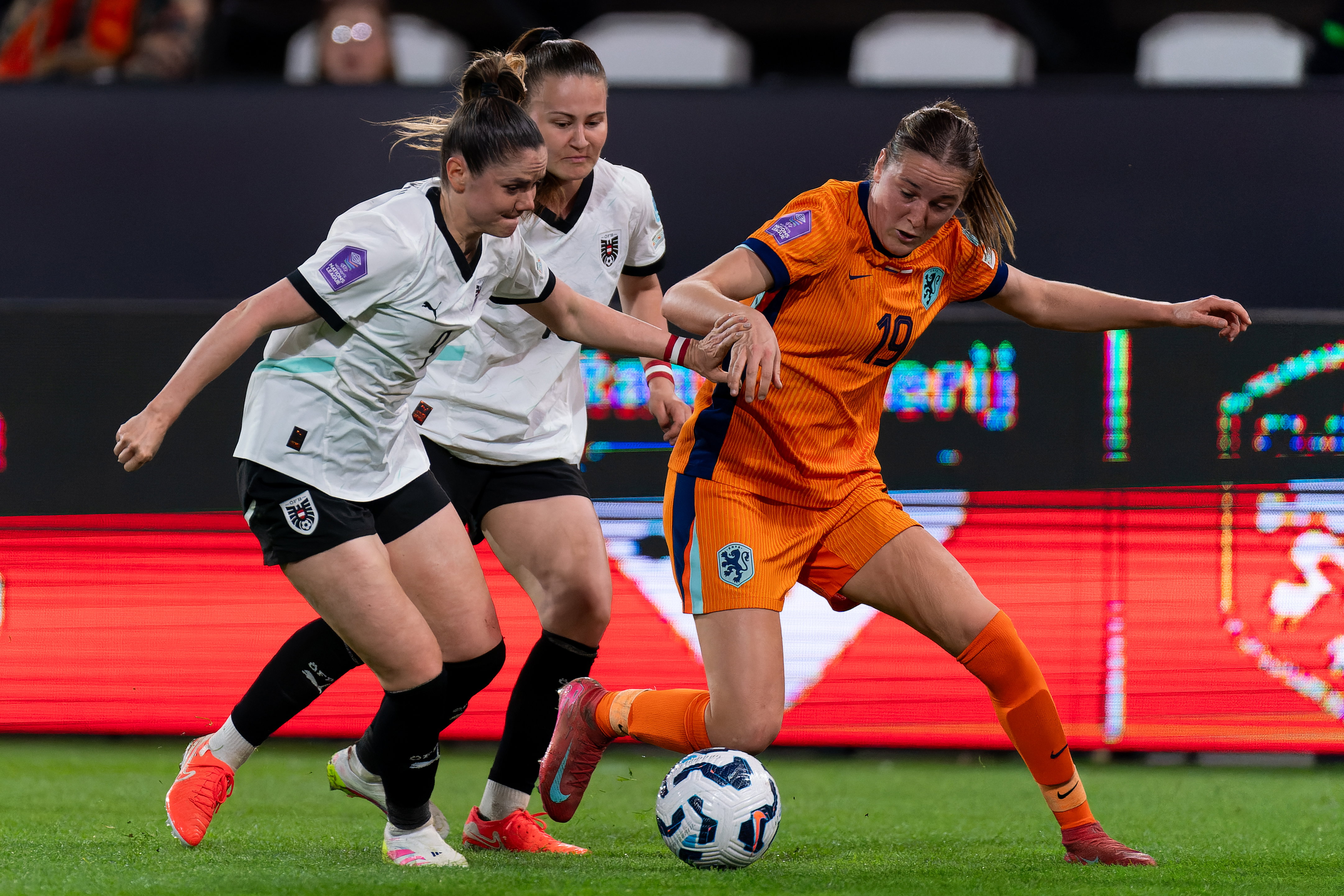 Wieke Kaptein in actie tegen Oostenrijk