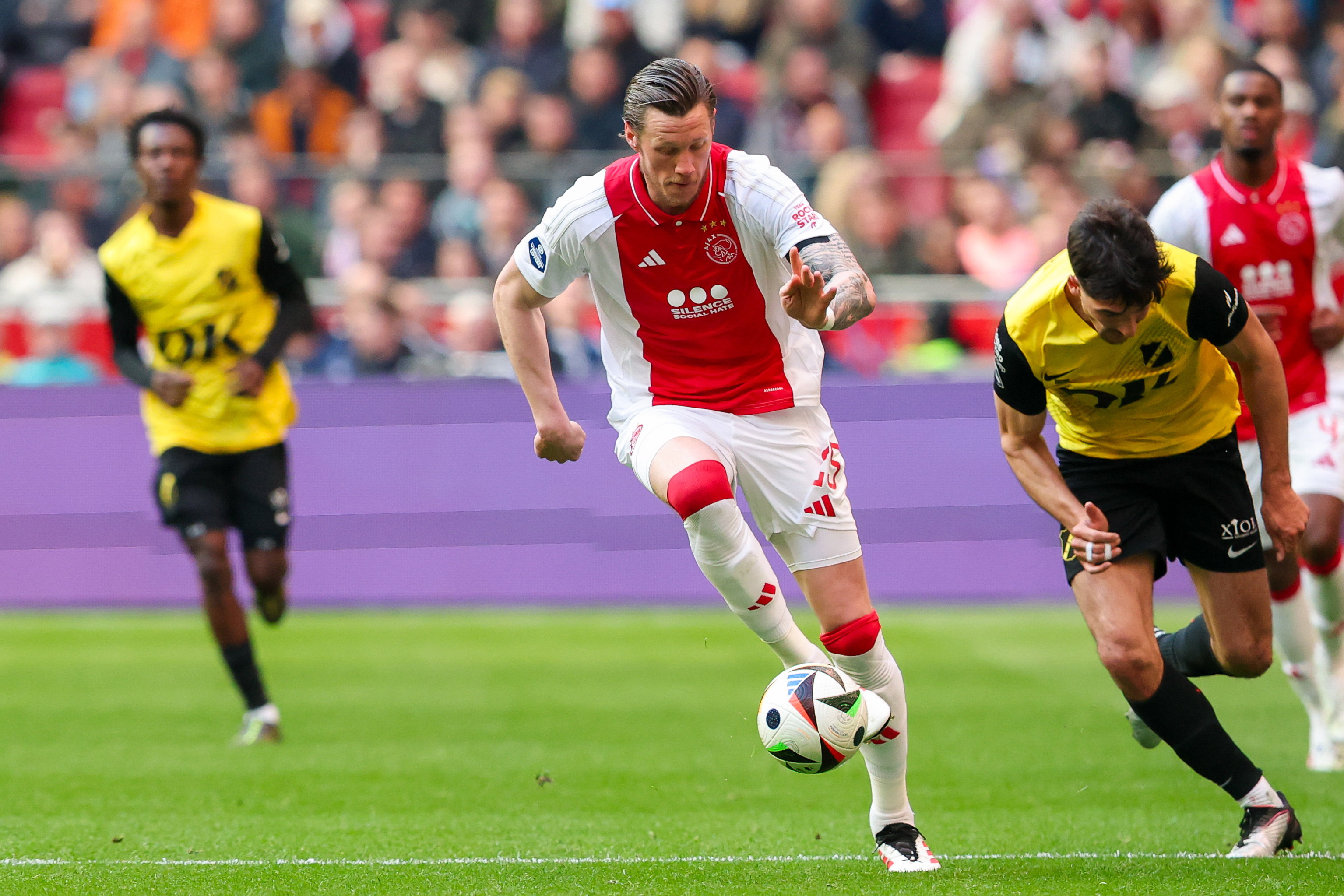 Wout Weghorst tegen NAC Breda