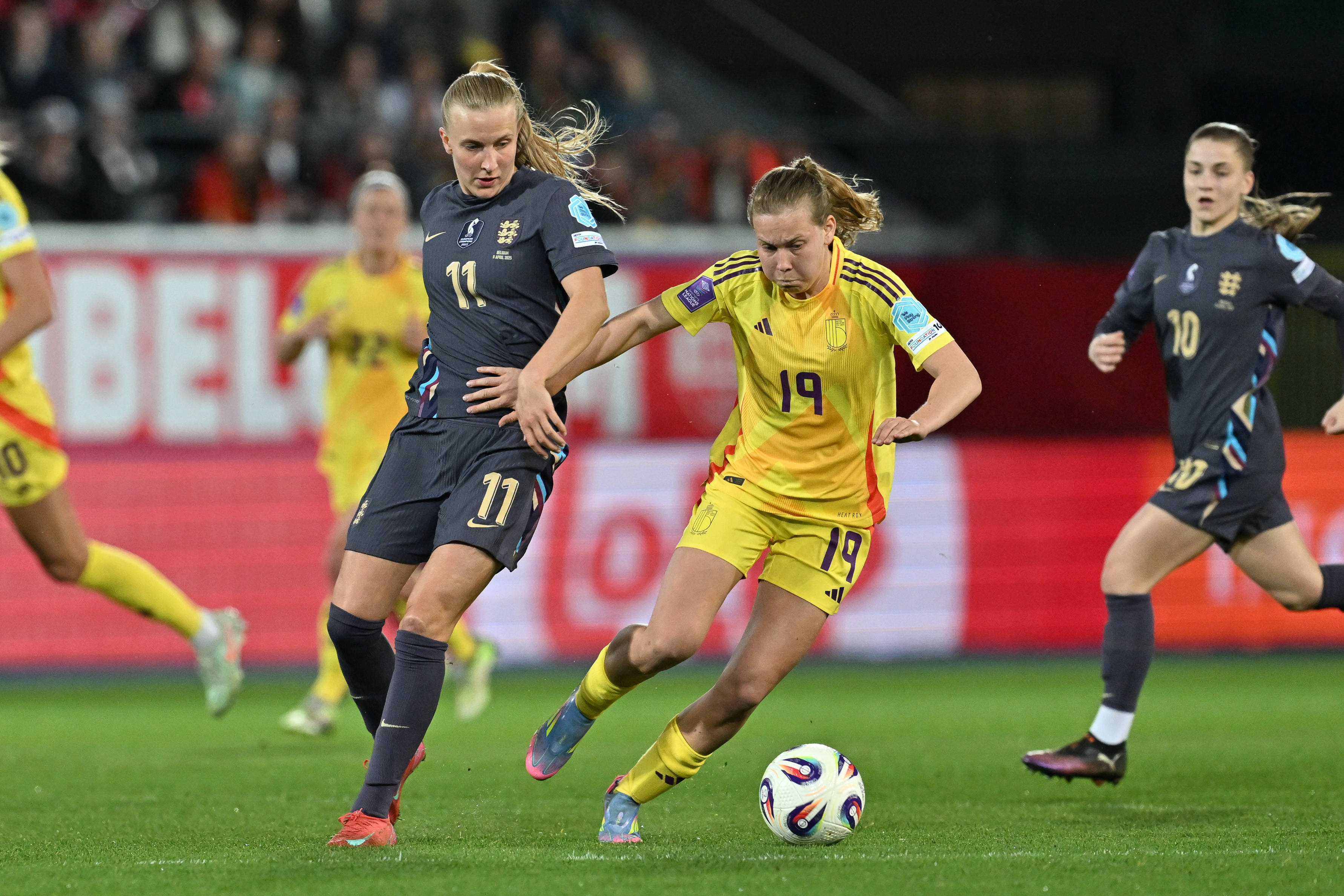 Aggie Beever-Jones in duel met Jarne Teulings