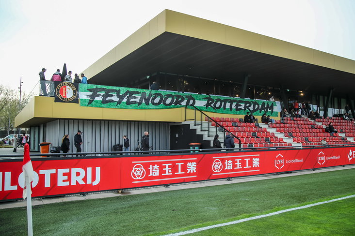 Een spandoek van Feyenoord op Varkenoord