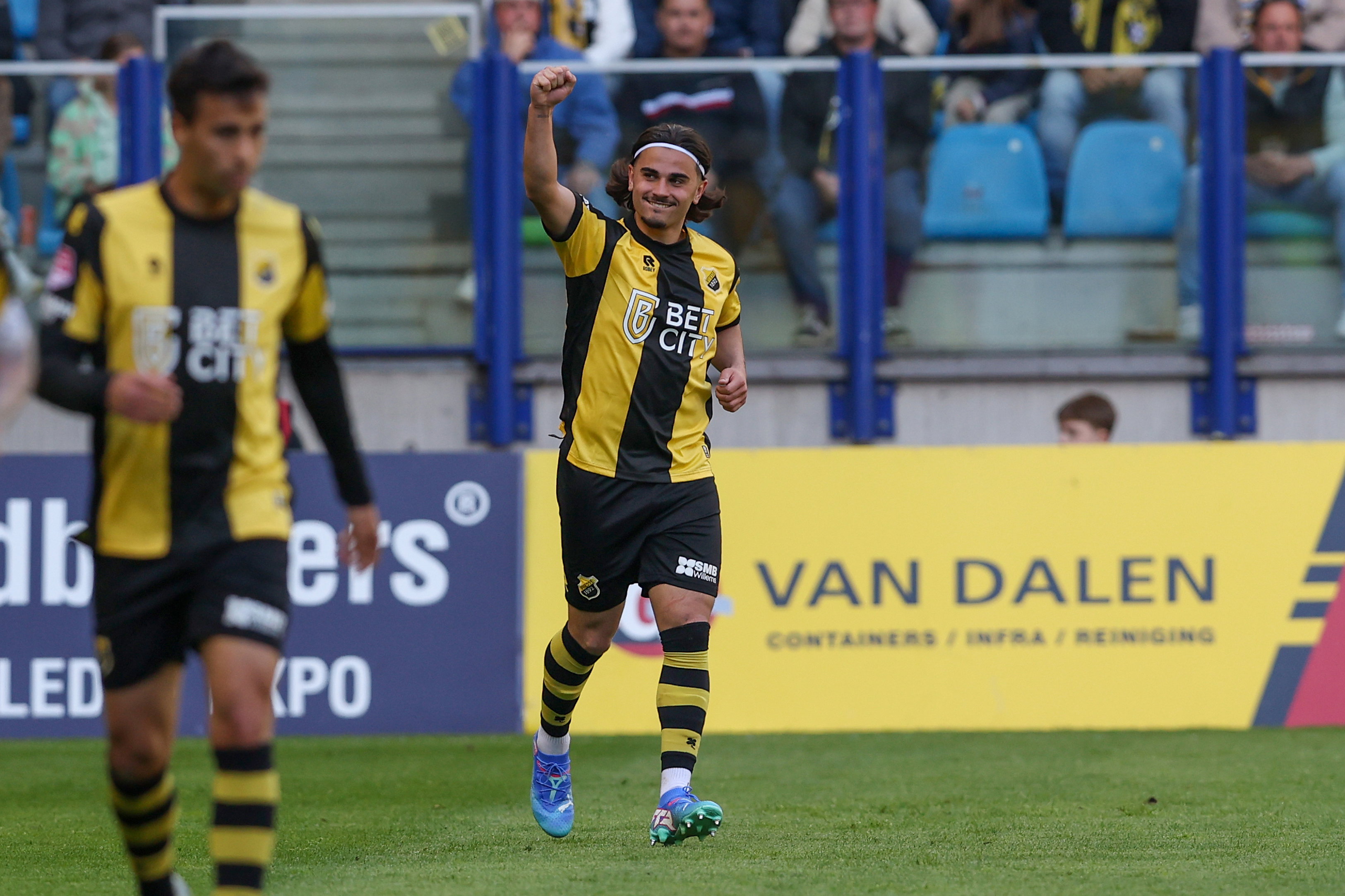 Irakli Yegoian viert zijn goal