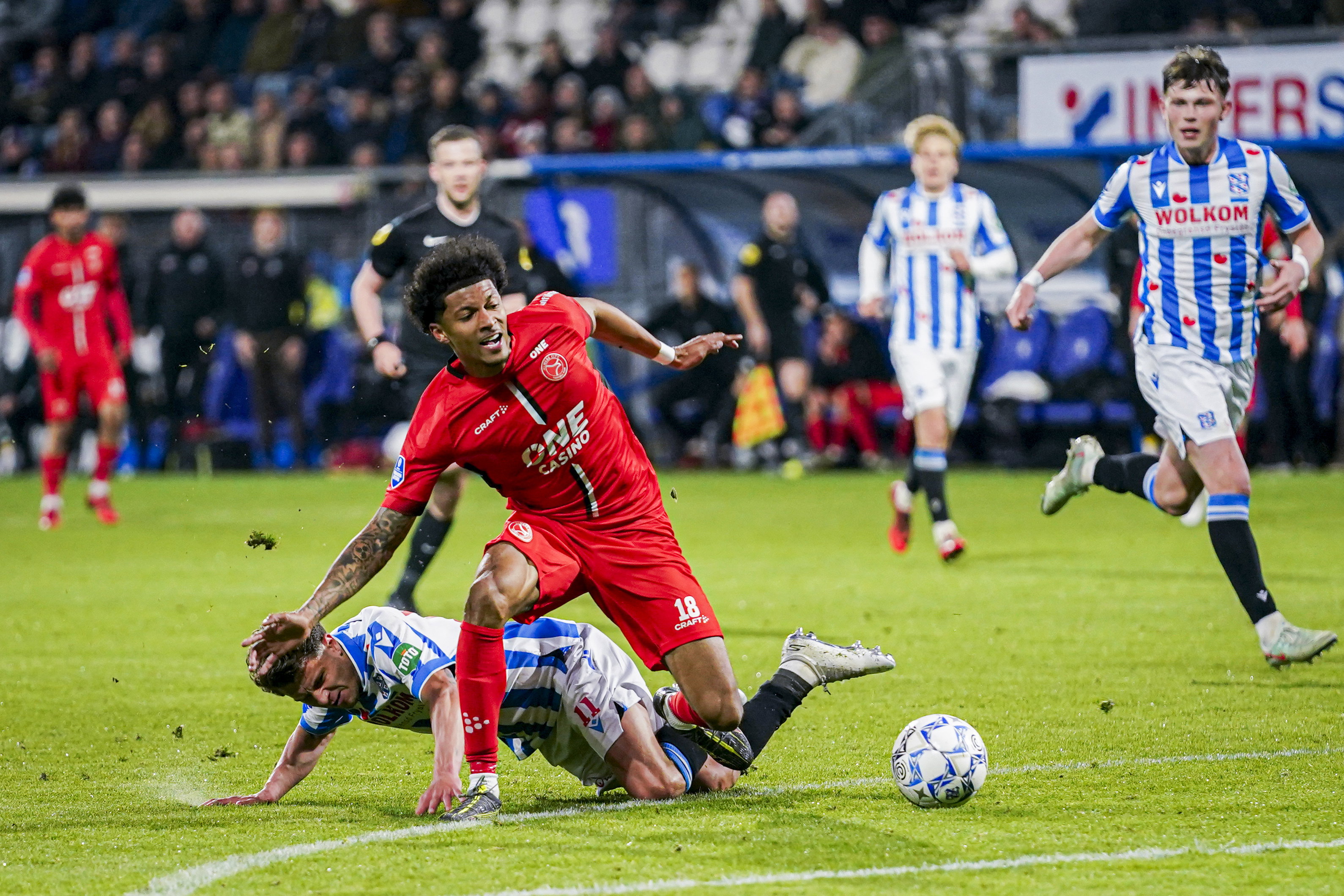 Mats Köhlert haalt Charles-Andreas Brym neer