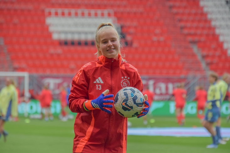 Lois Niënhuis bij Ajax