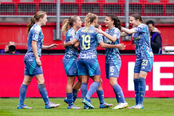 Ajax juicht