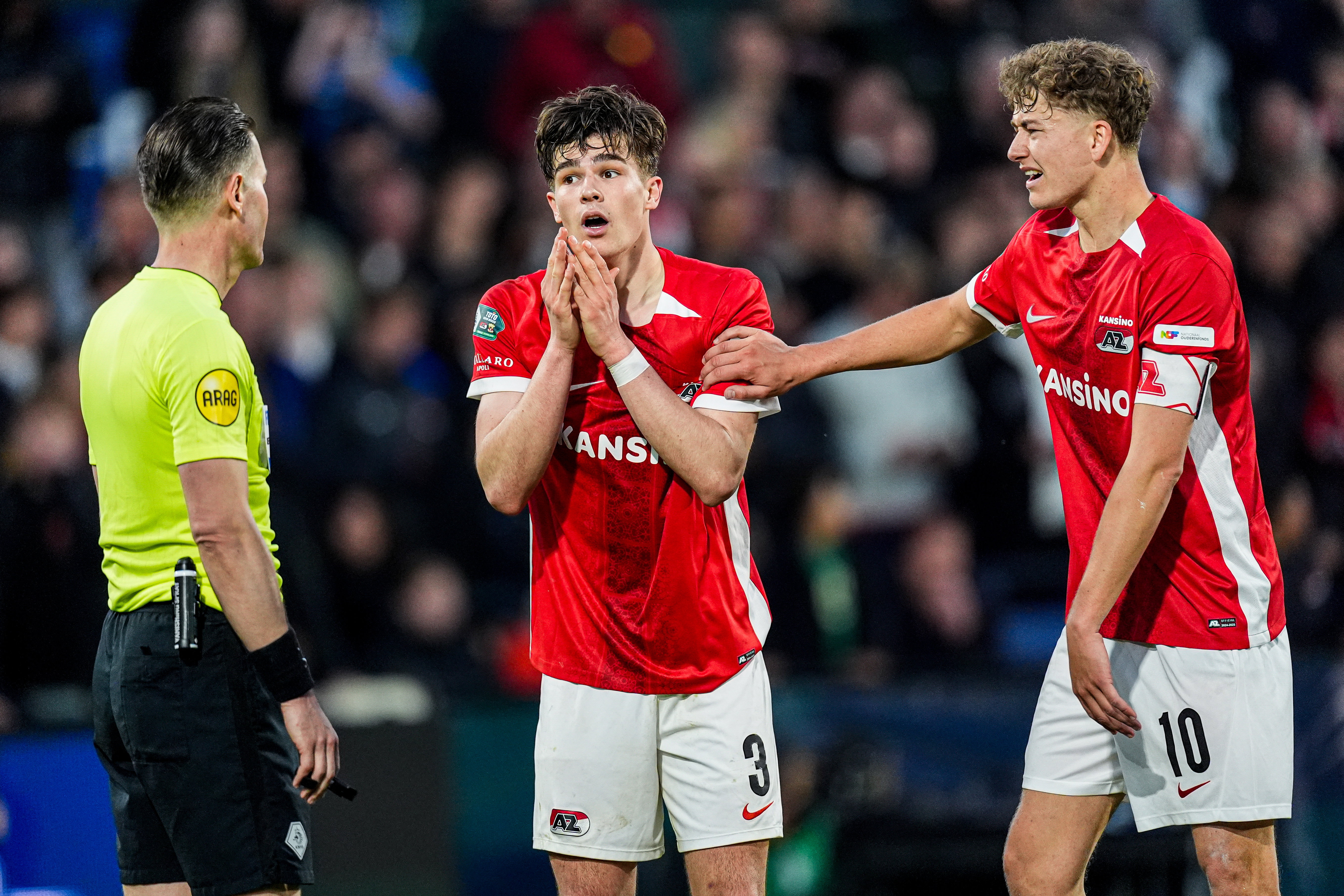 Wouter Goes klaagt bij scheidsrechter Danny Makkelie