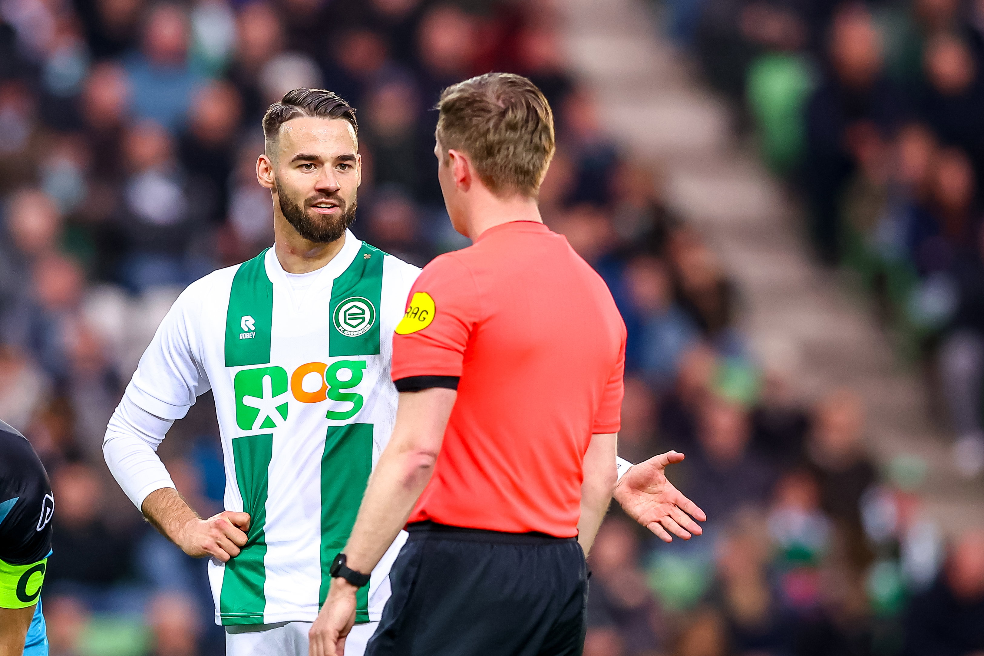 Marco Rente en scheidsrechter Ingmar Oostrom