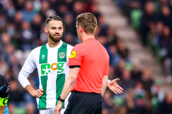 Marco Rente en scheidsrechter Ingmar Oostrom