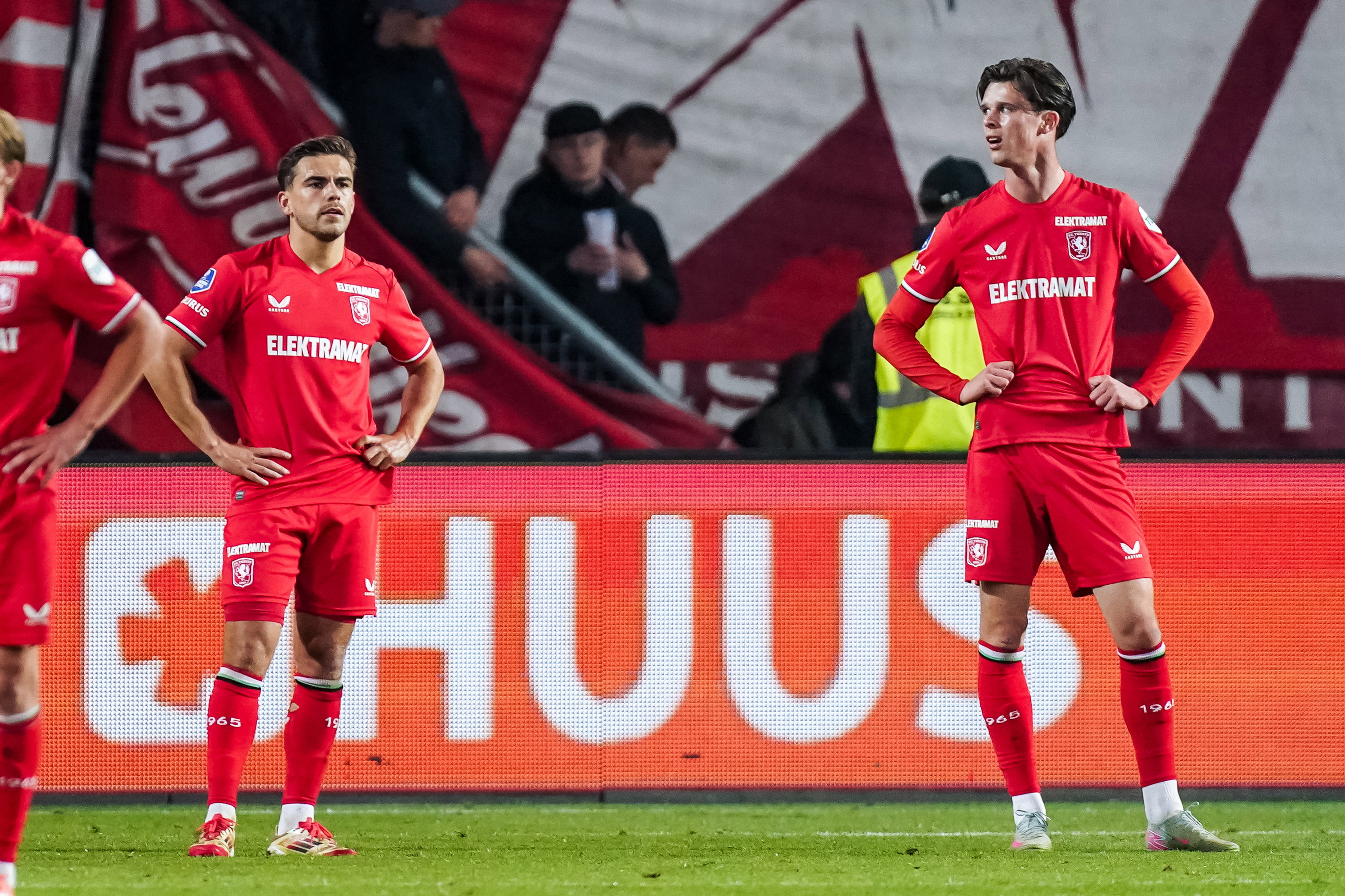 Bart van Rooij en Lucas Vennegoor of Hesselink balen