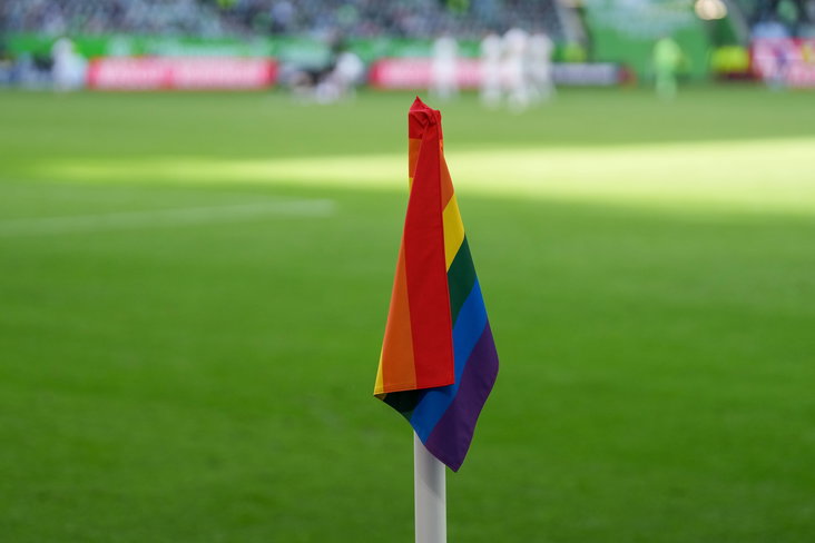 Een regenboog-cornervlag