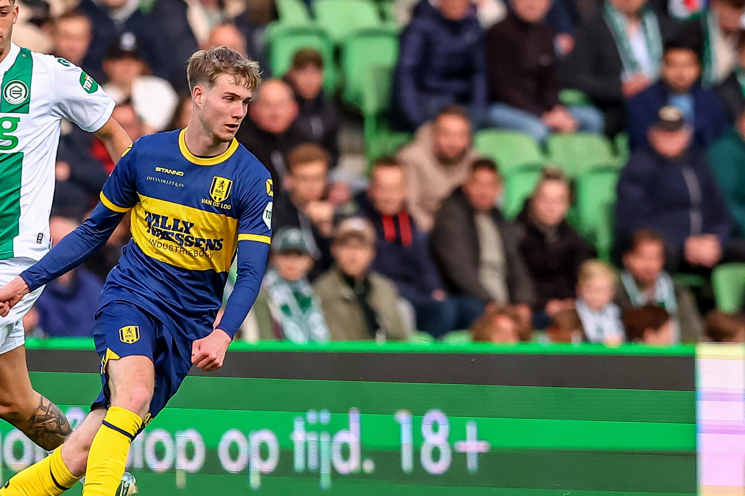 Tim van de Loo aan de bal
