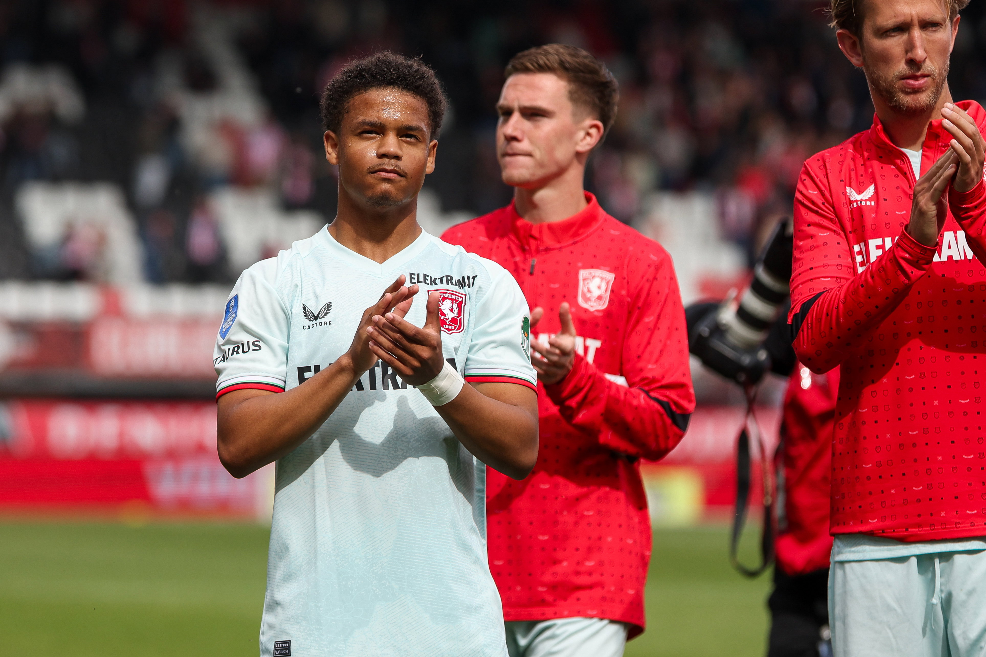 Gerald Alders bedankt de FC Twente-fans