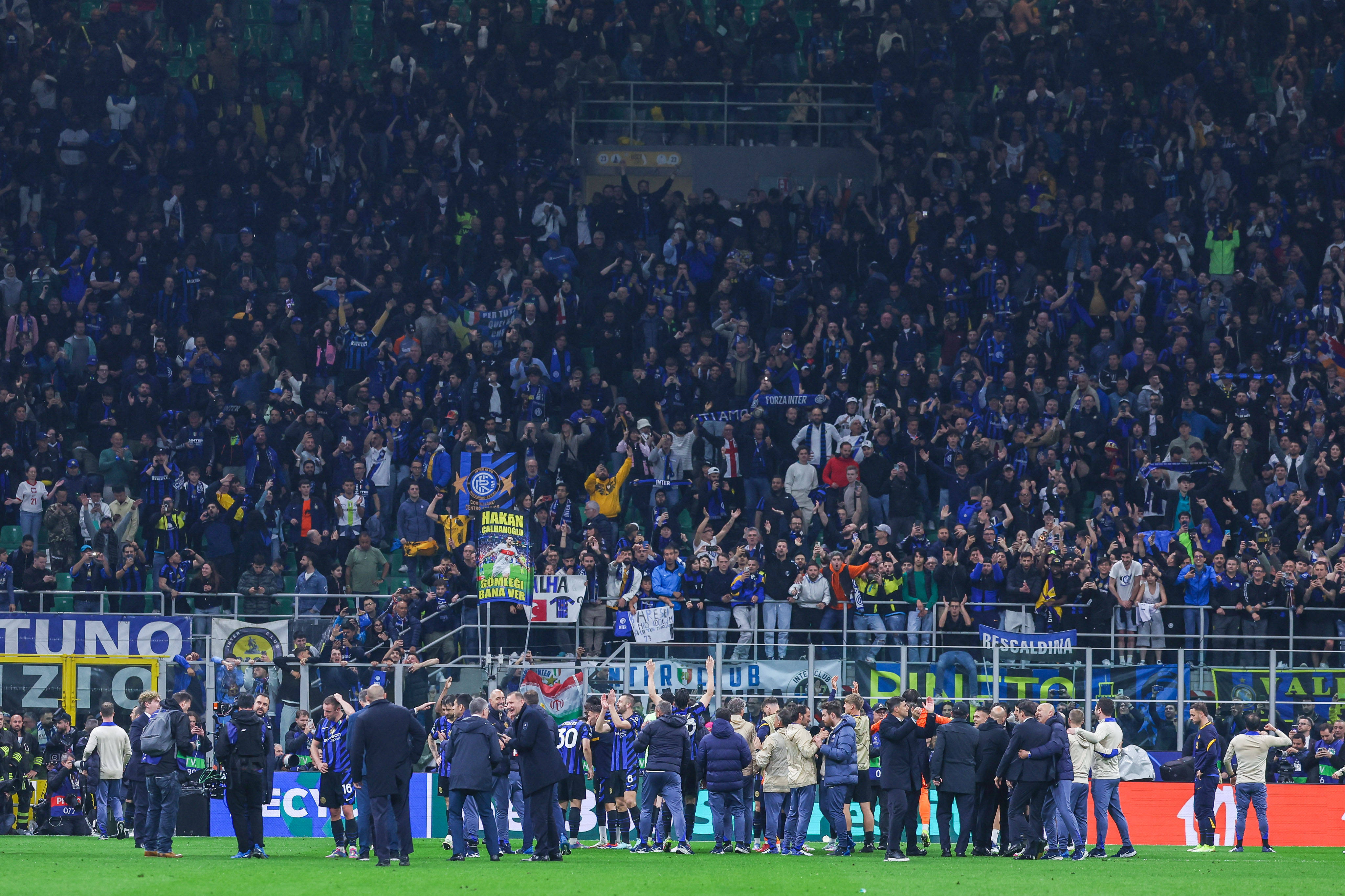 Internazionale viert feest met de fans na het bereiken van de Champions League-finale