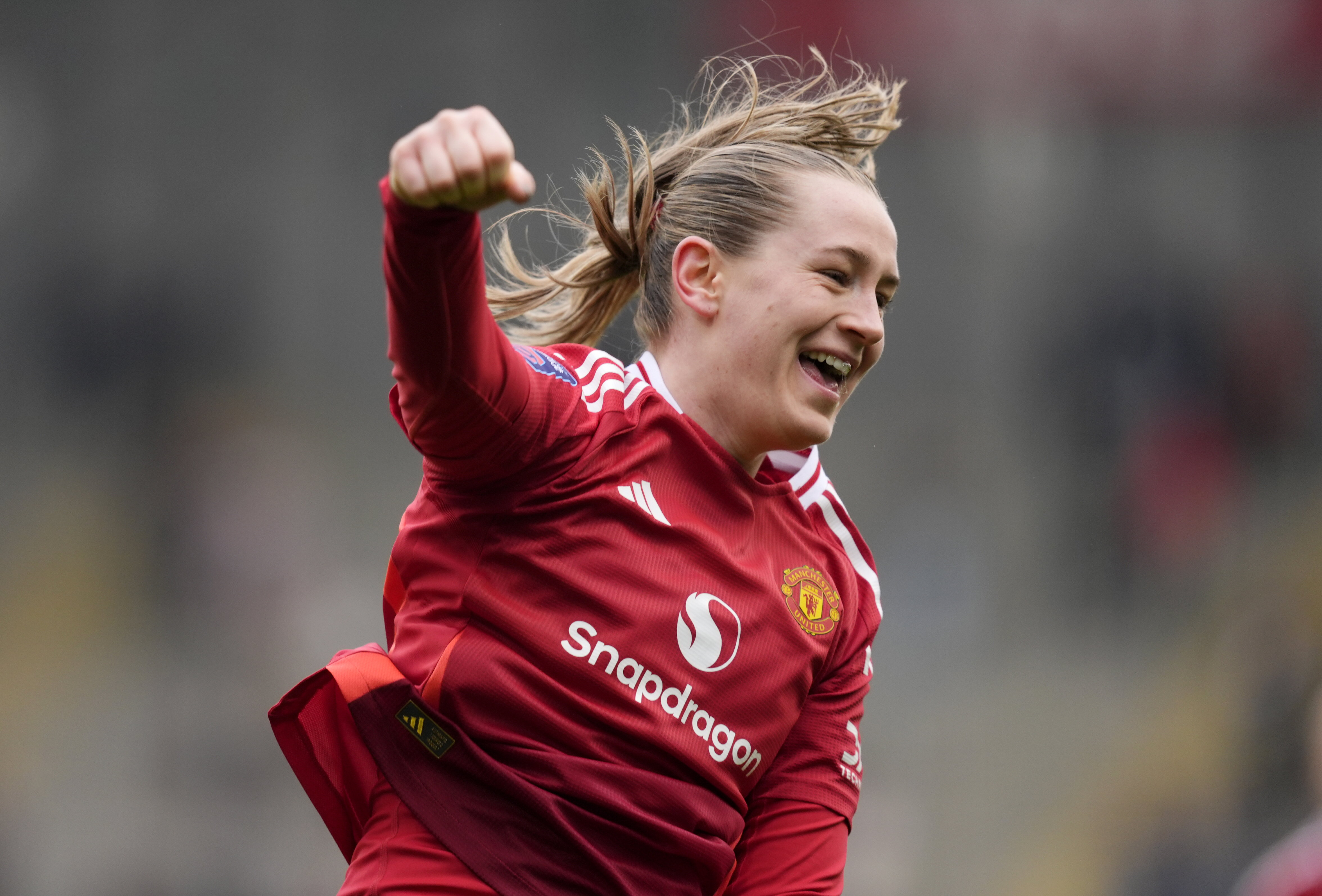 Elisabeth Terland juicht namens Manchester United