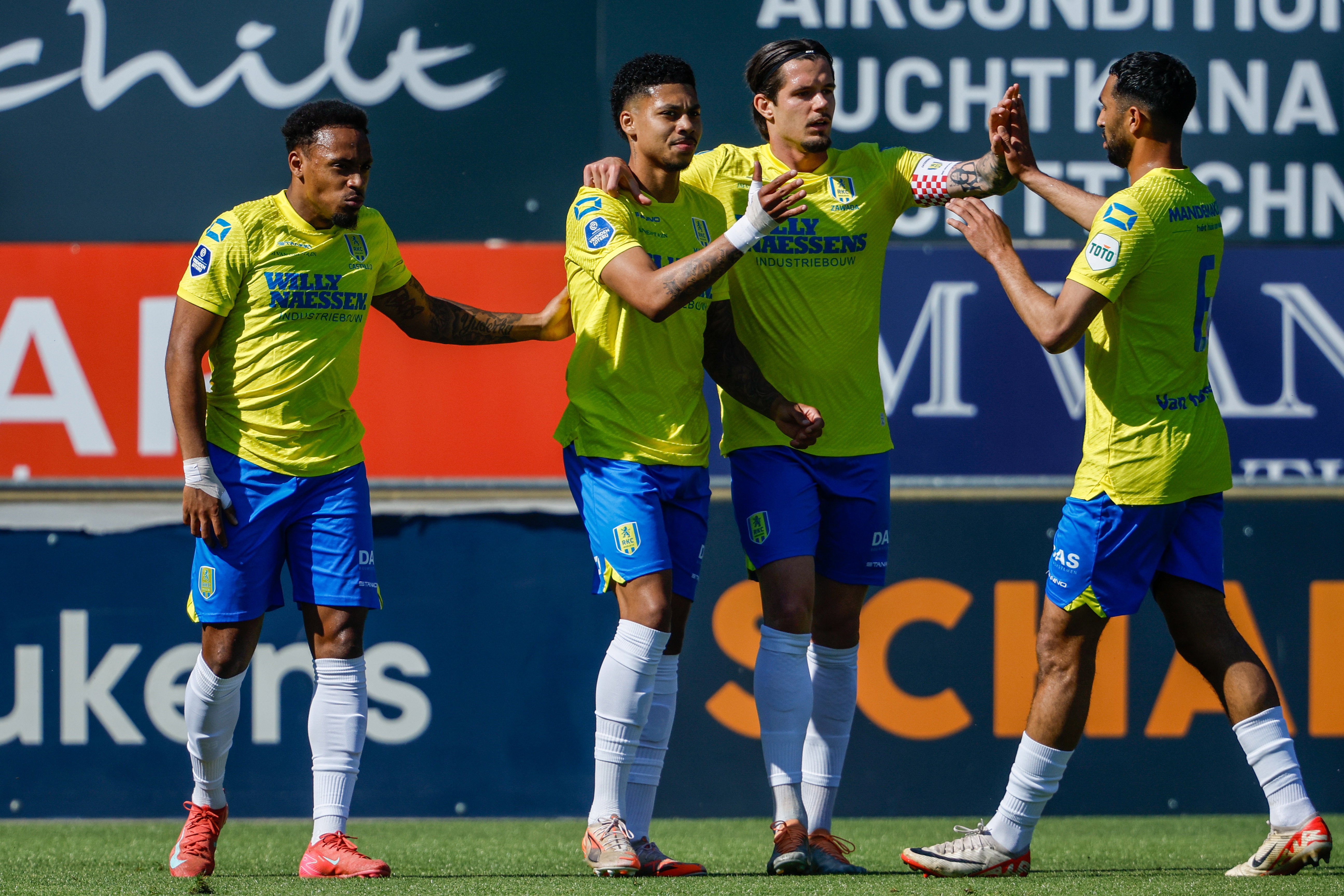 Richonell Margaret krijgt de felicitaties na een treffer voor RKC Waalwijk