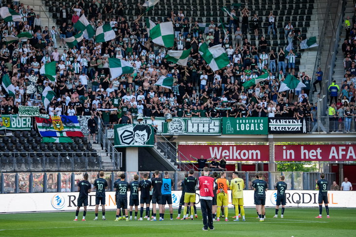 FC Groningen bedankt de meegereisde supporters in Alkmaar