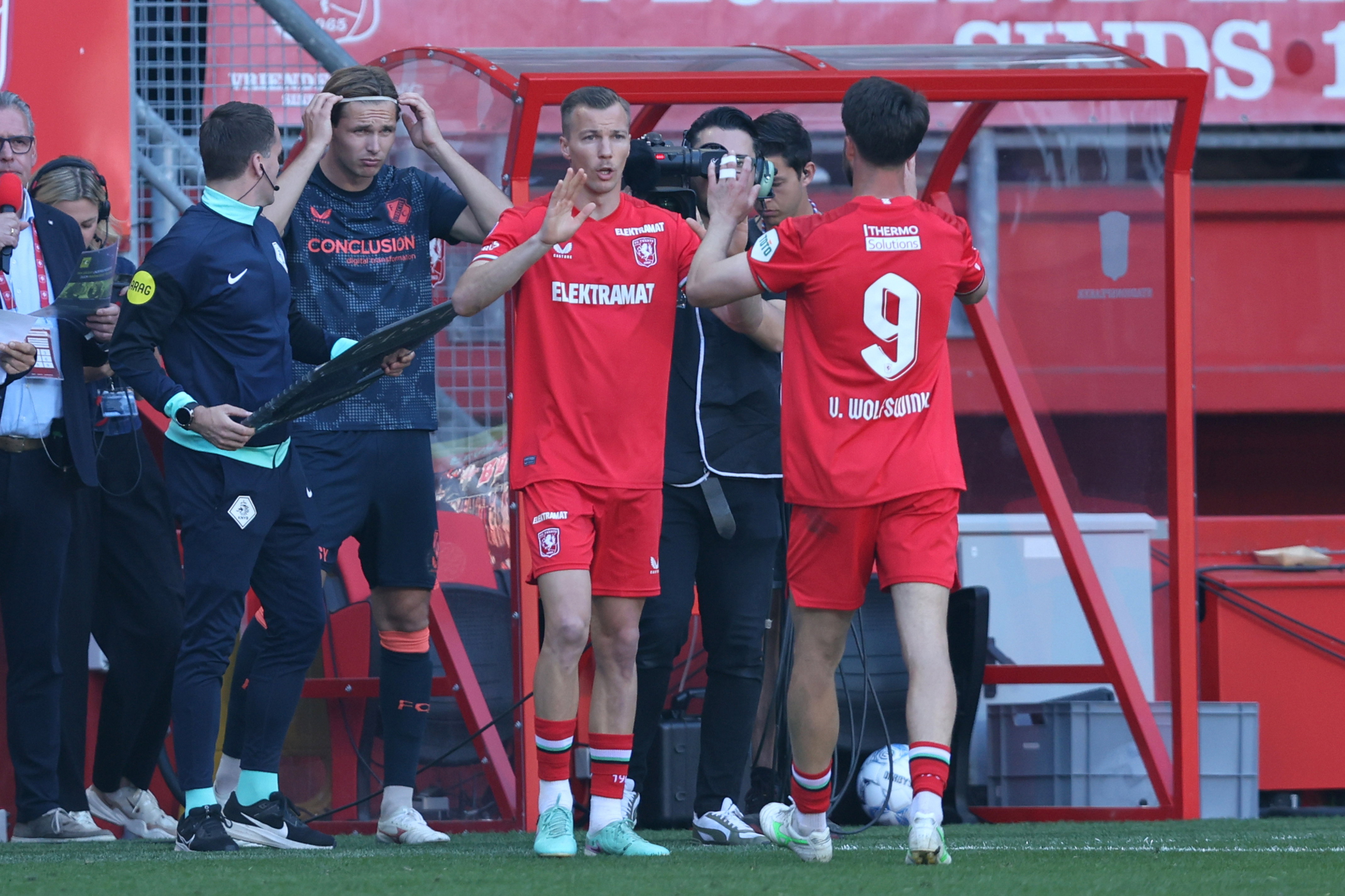 Arno Verschueren valt in voor Ricky van Wolfswinkel bij FC Twente