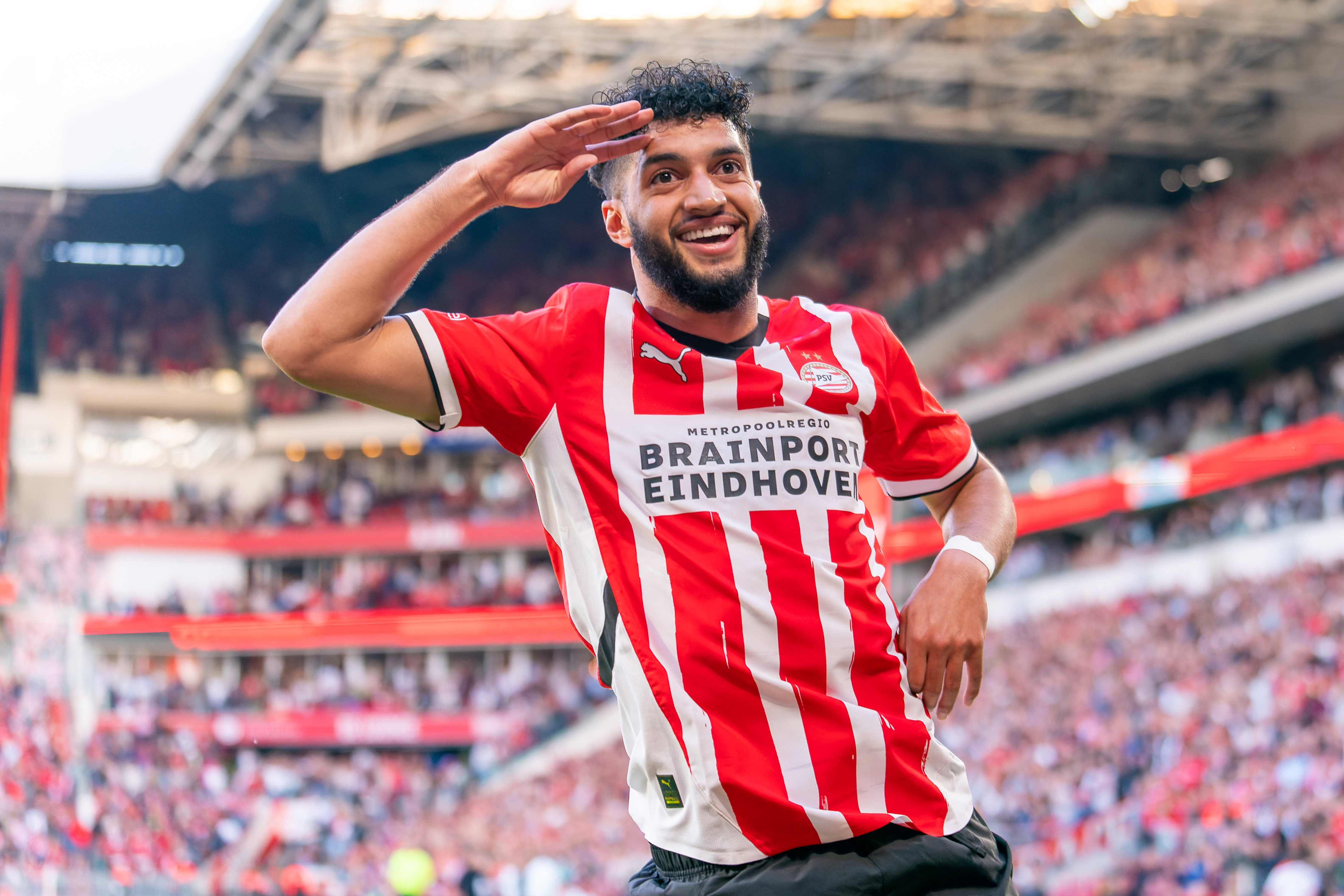 Ismael Saibari viert een treffer tegen Heracles Almelo