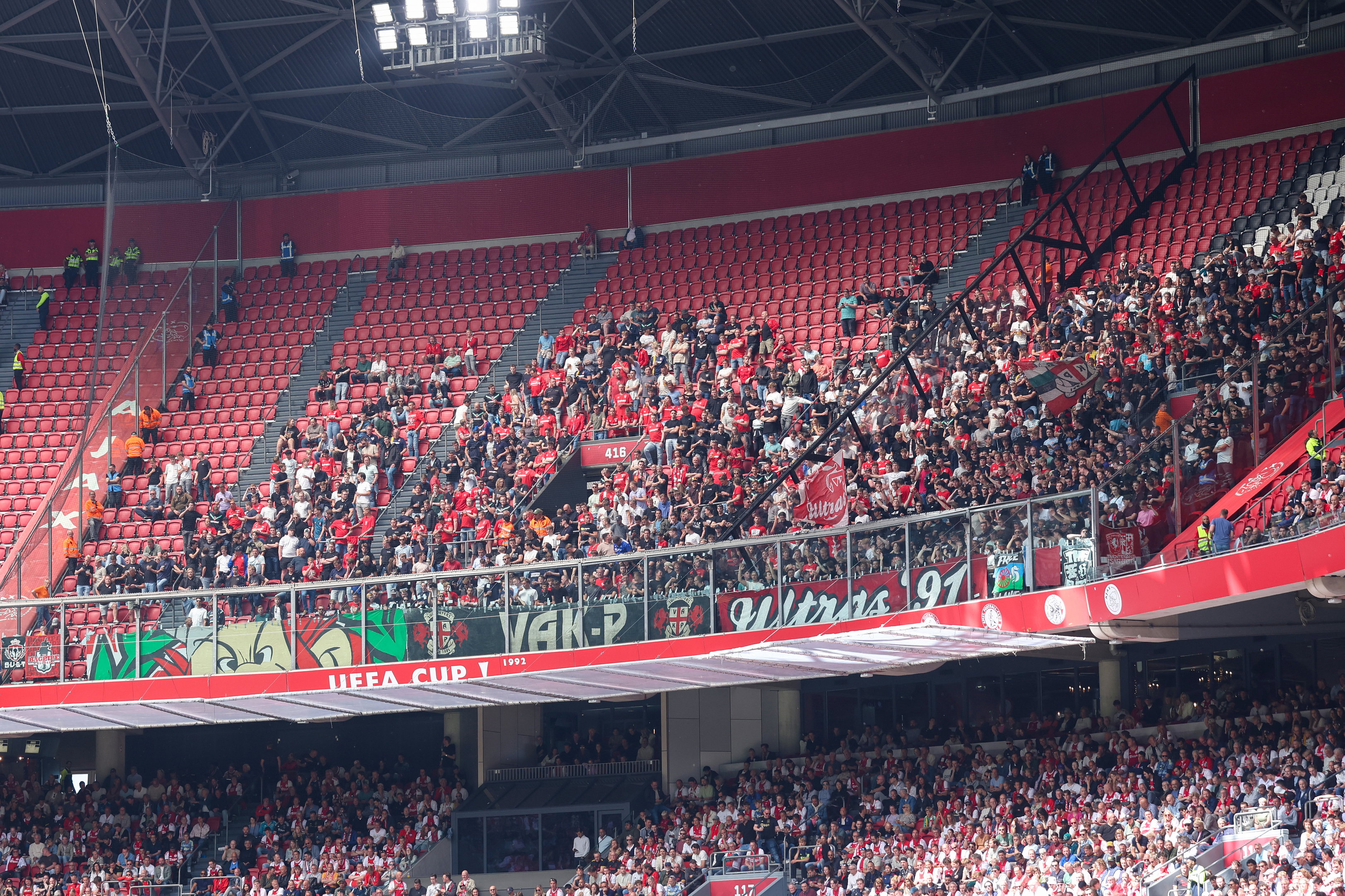 Het uitvak met FC Twente-supporters bij Ajax