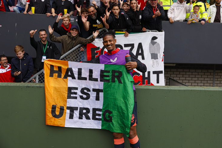 Sébastien Haller met vlag