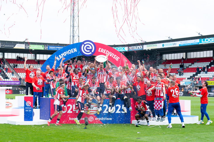 PSV toont de schaal