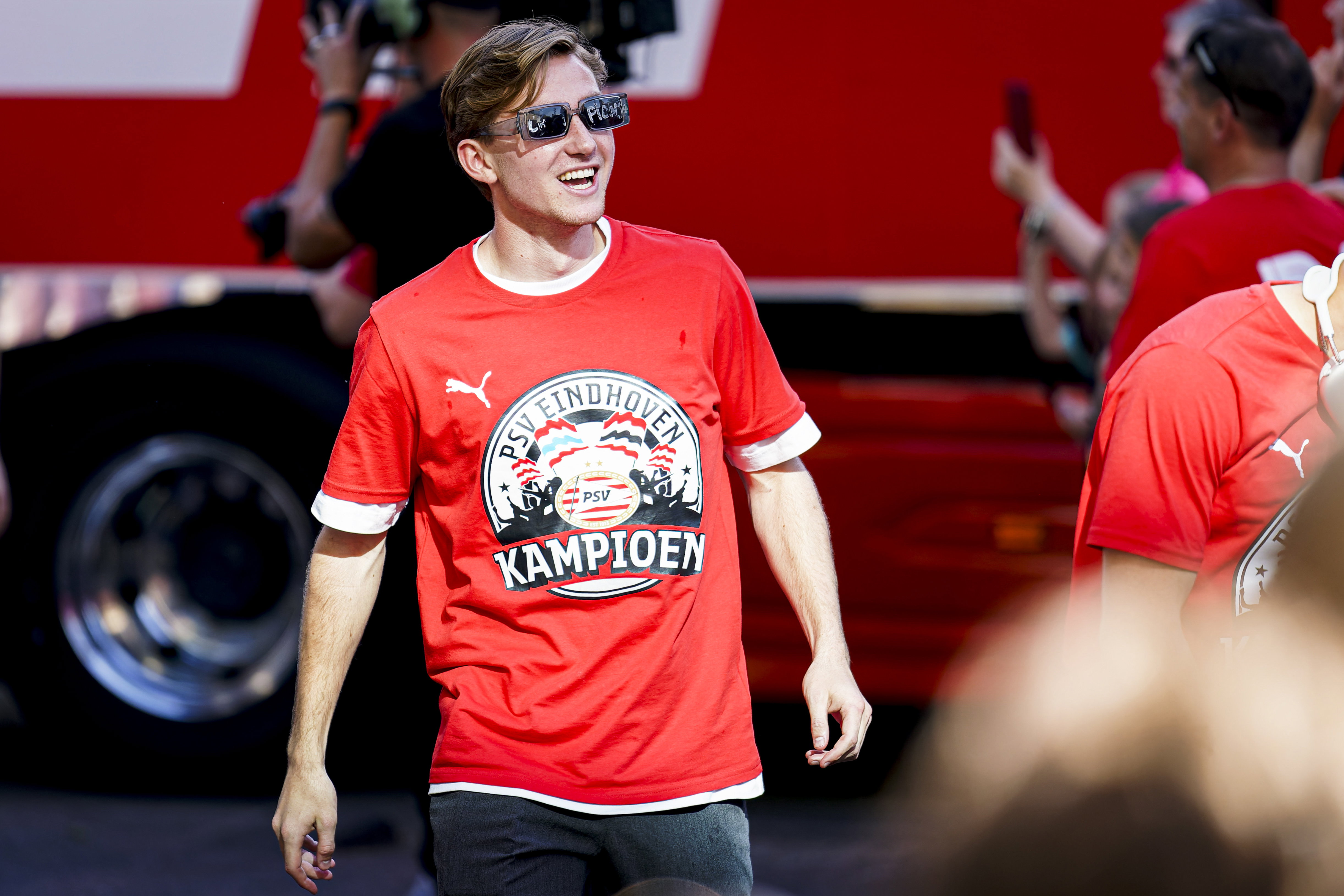 Tygo Land bij de huldiging van PSV