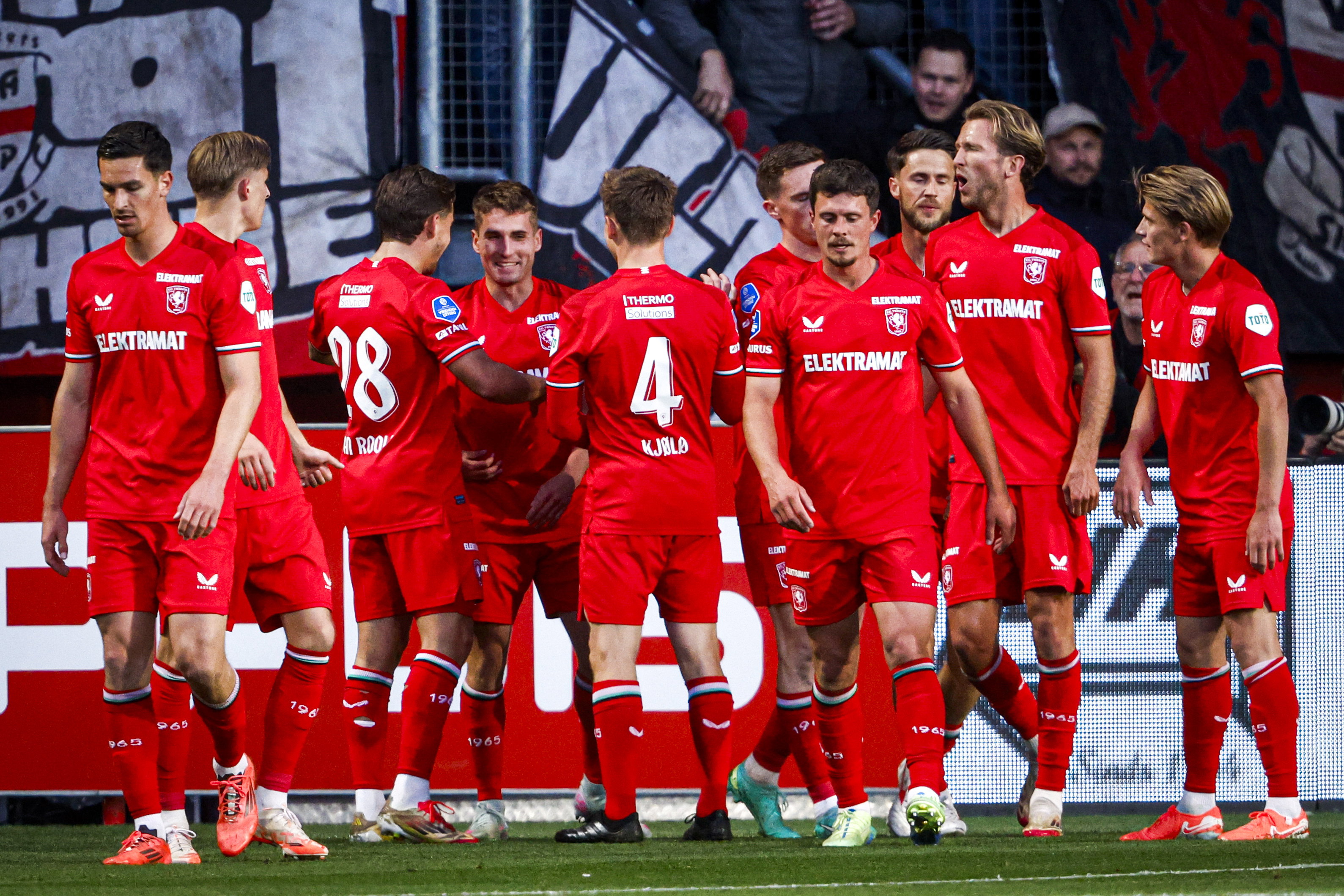 FC Twente juicht na de 1-0