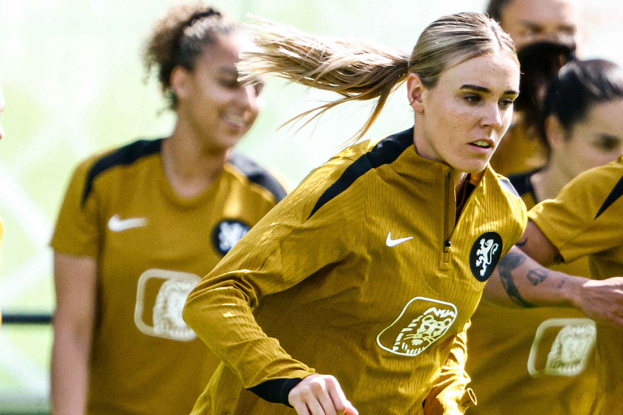 Jill Roord op de training van de OranjeLeeuwinnen