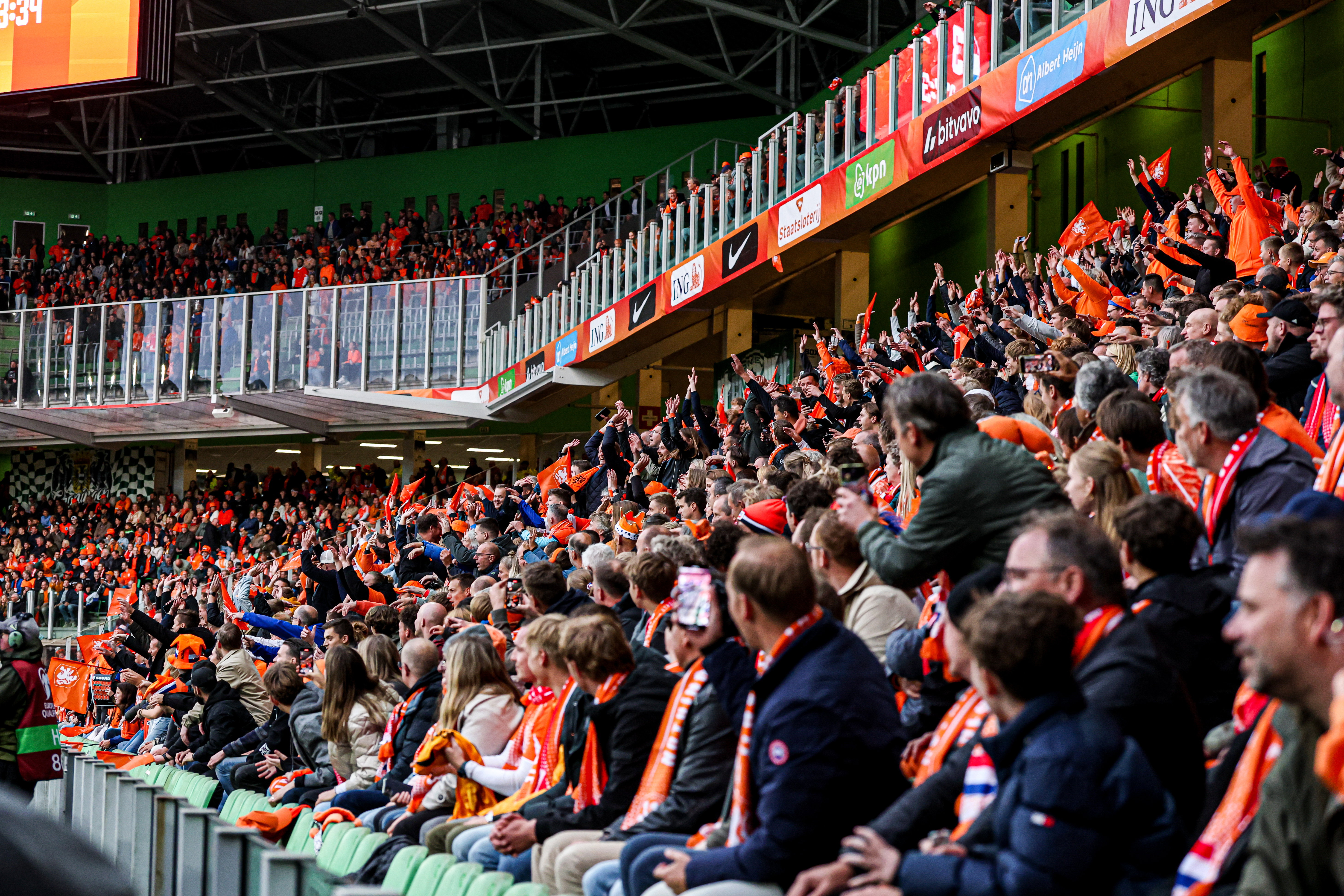 Oranje-fans in de Euroborg